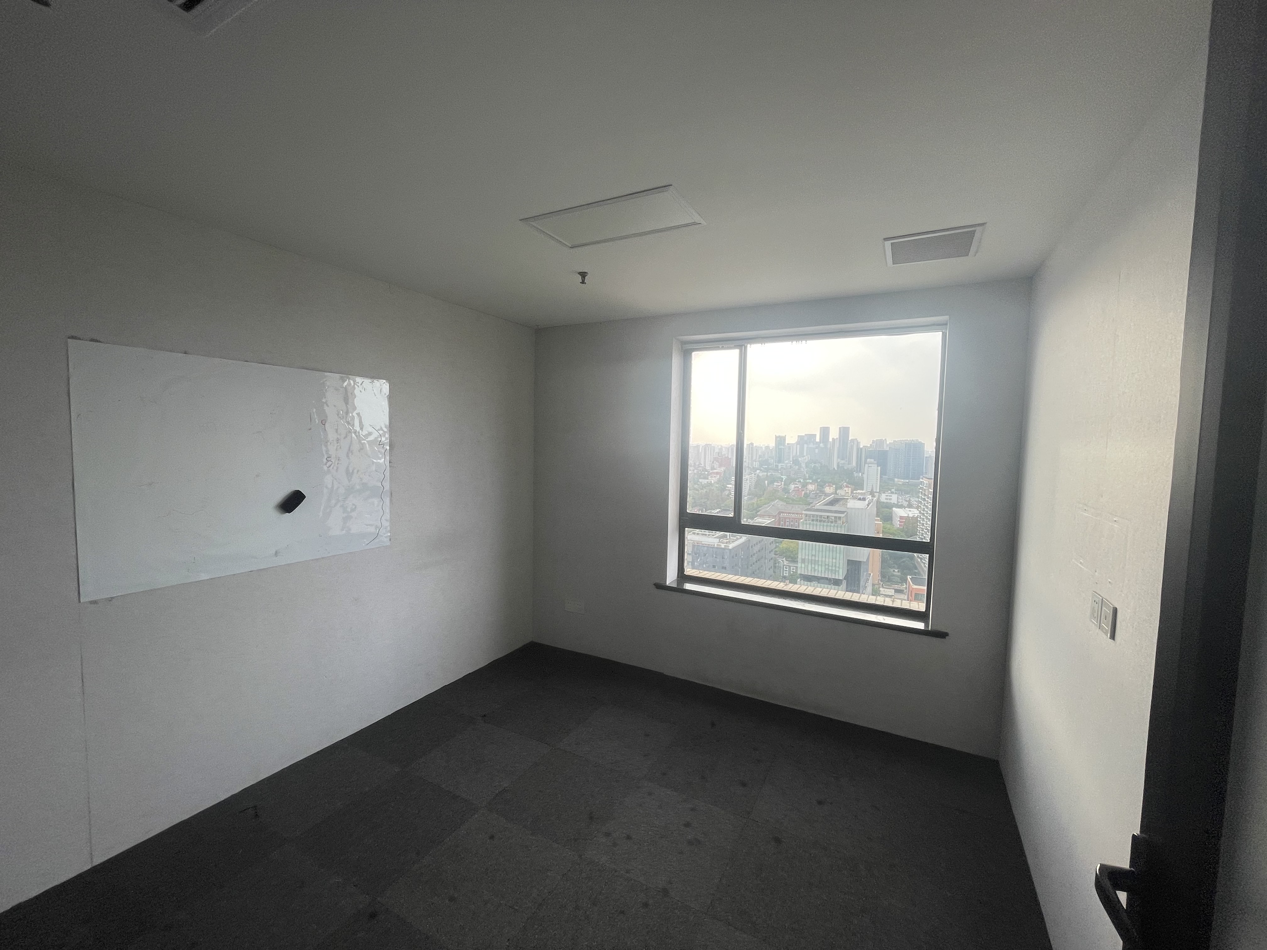 漕河泾光大会展中心130平米写字楼出租