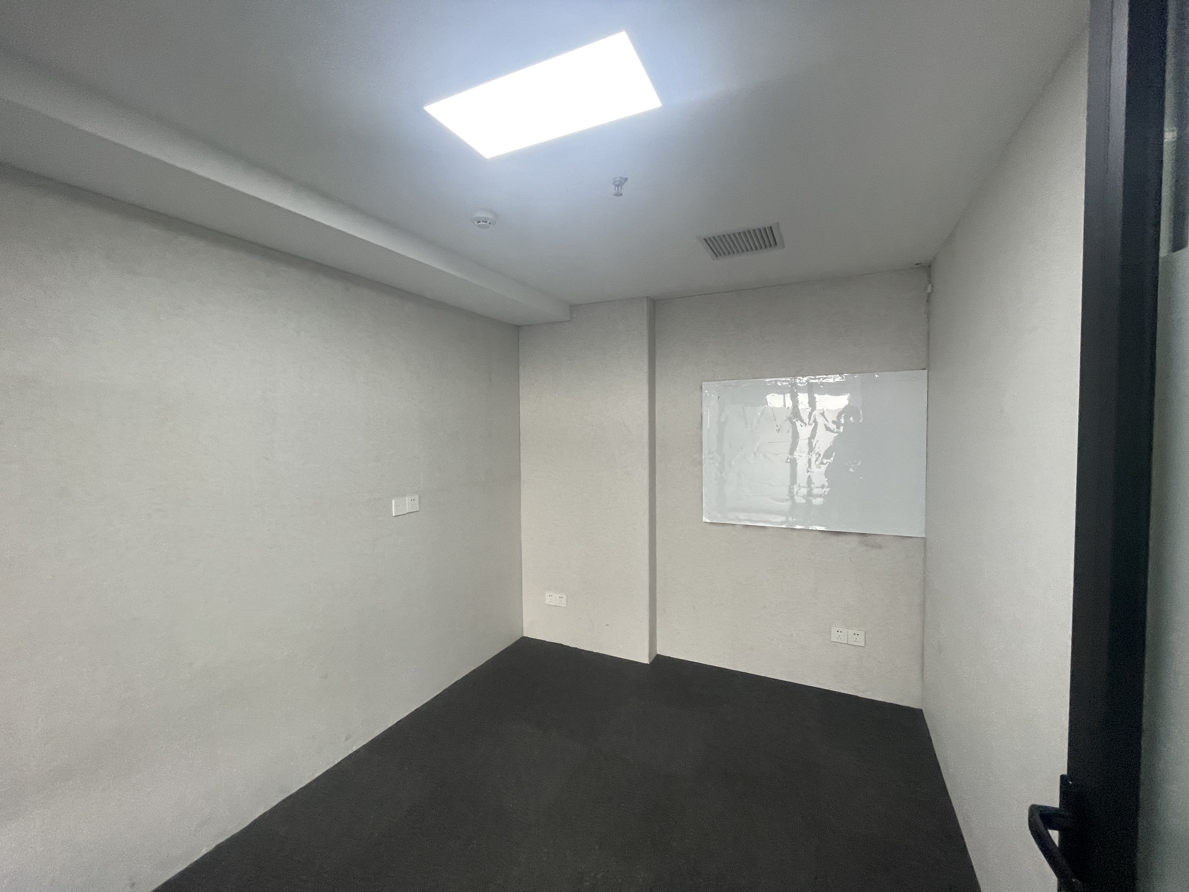 漕河泾光大会展中心130平米写字楼出租