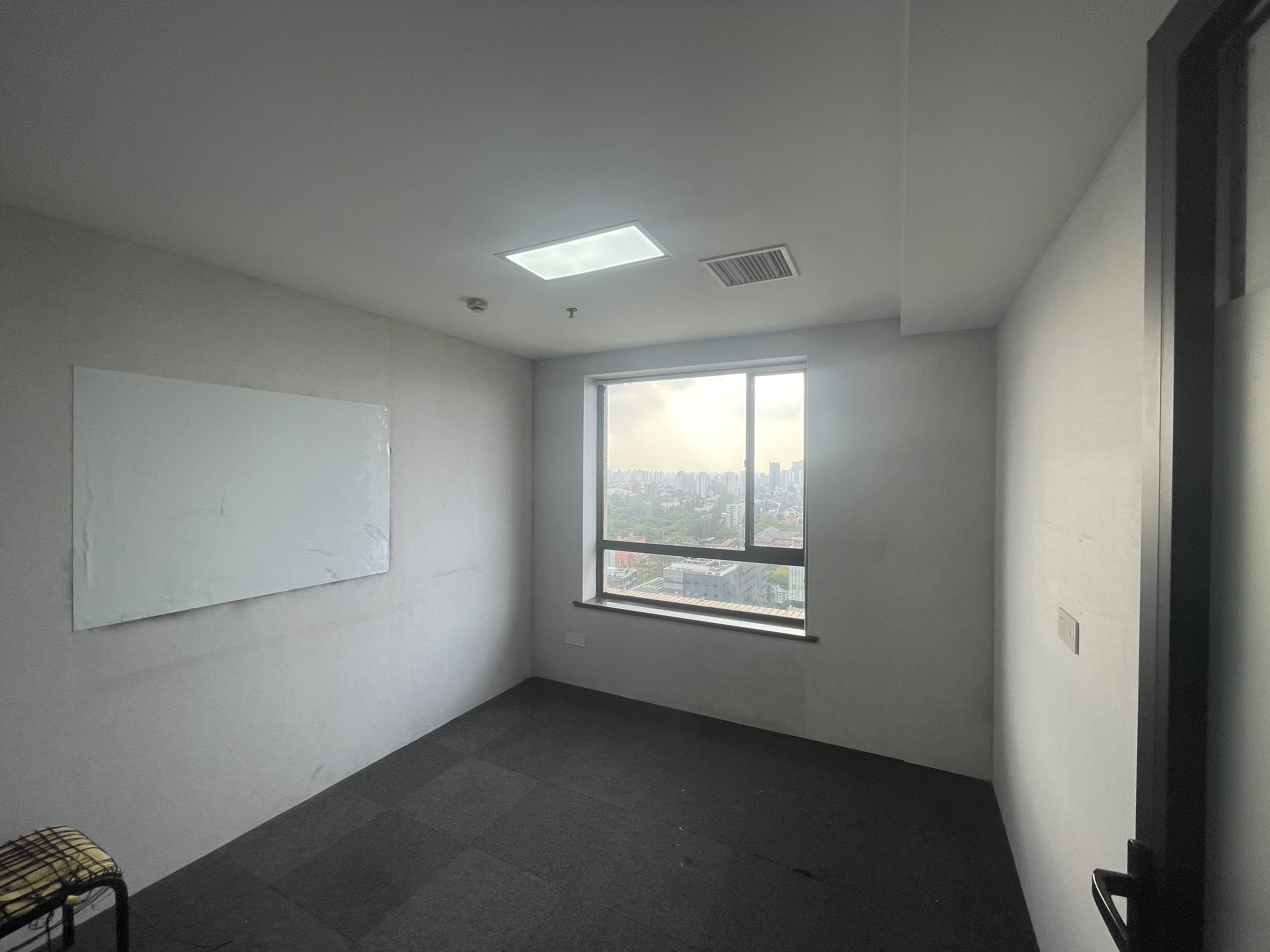 漕河泾光大会展中心130平米写字楼出租