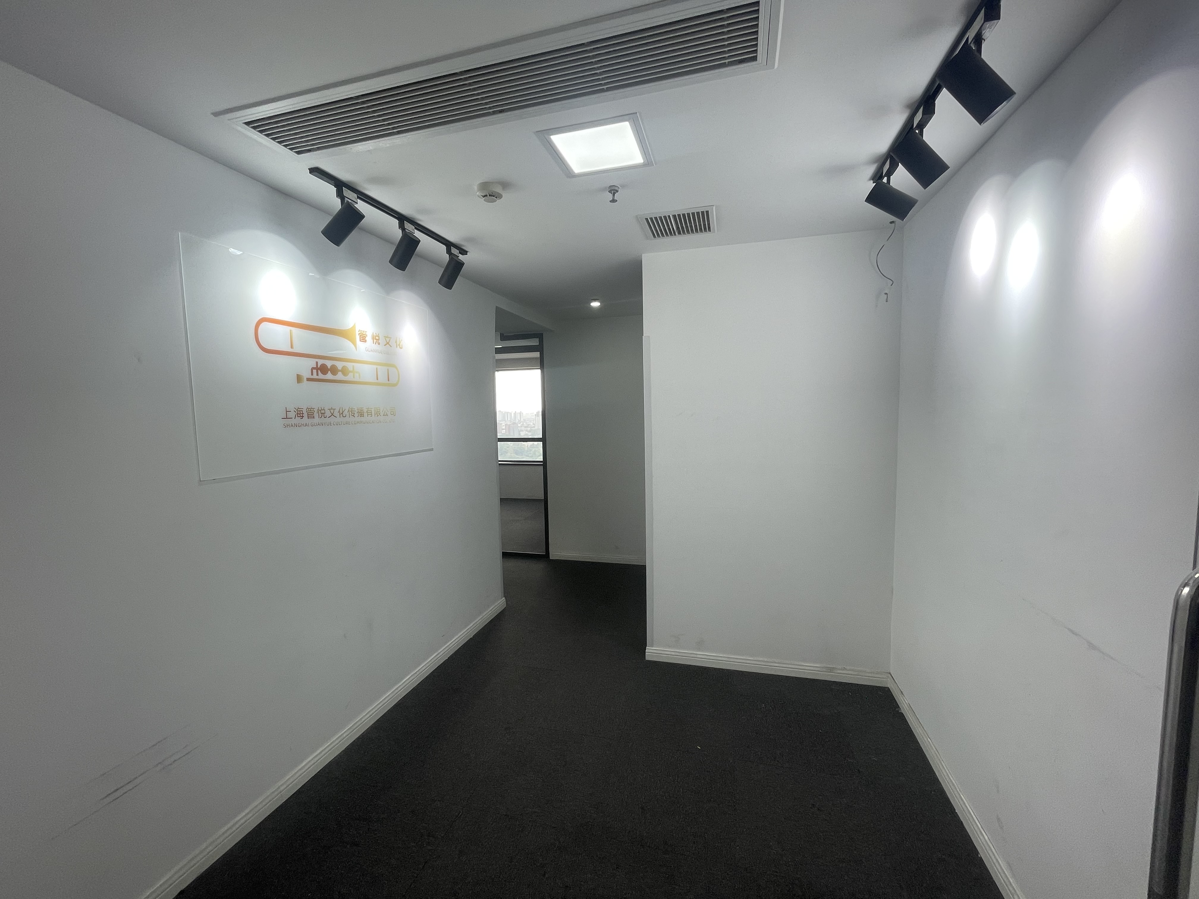 漕河泾光大会展中心130平米写字楼出租