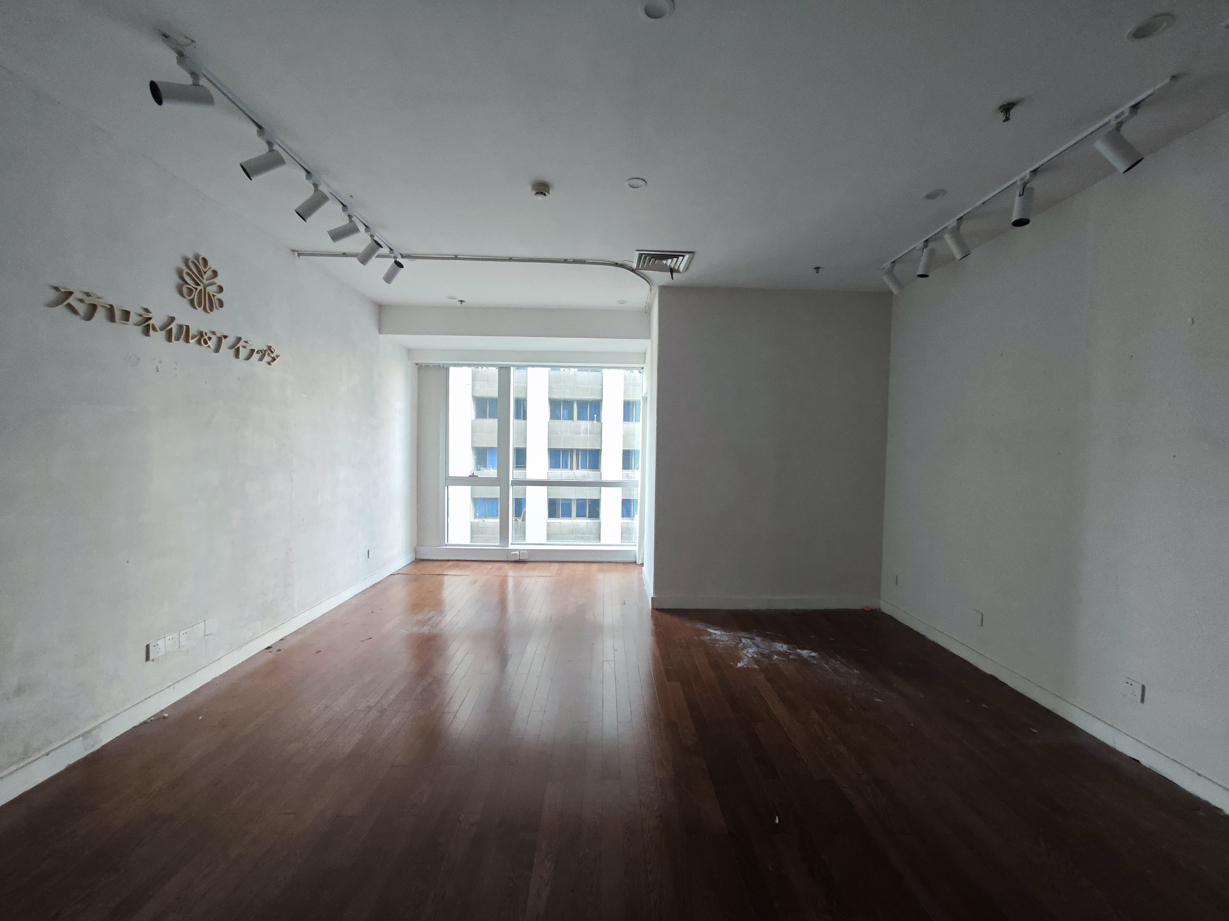 长寿路财富时代大厦54平米写字楼出租