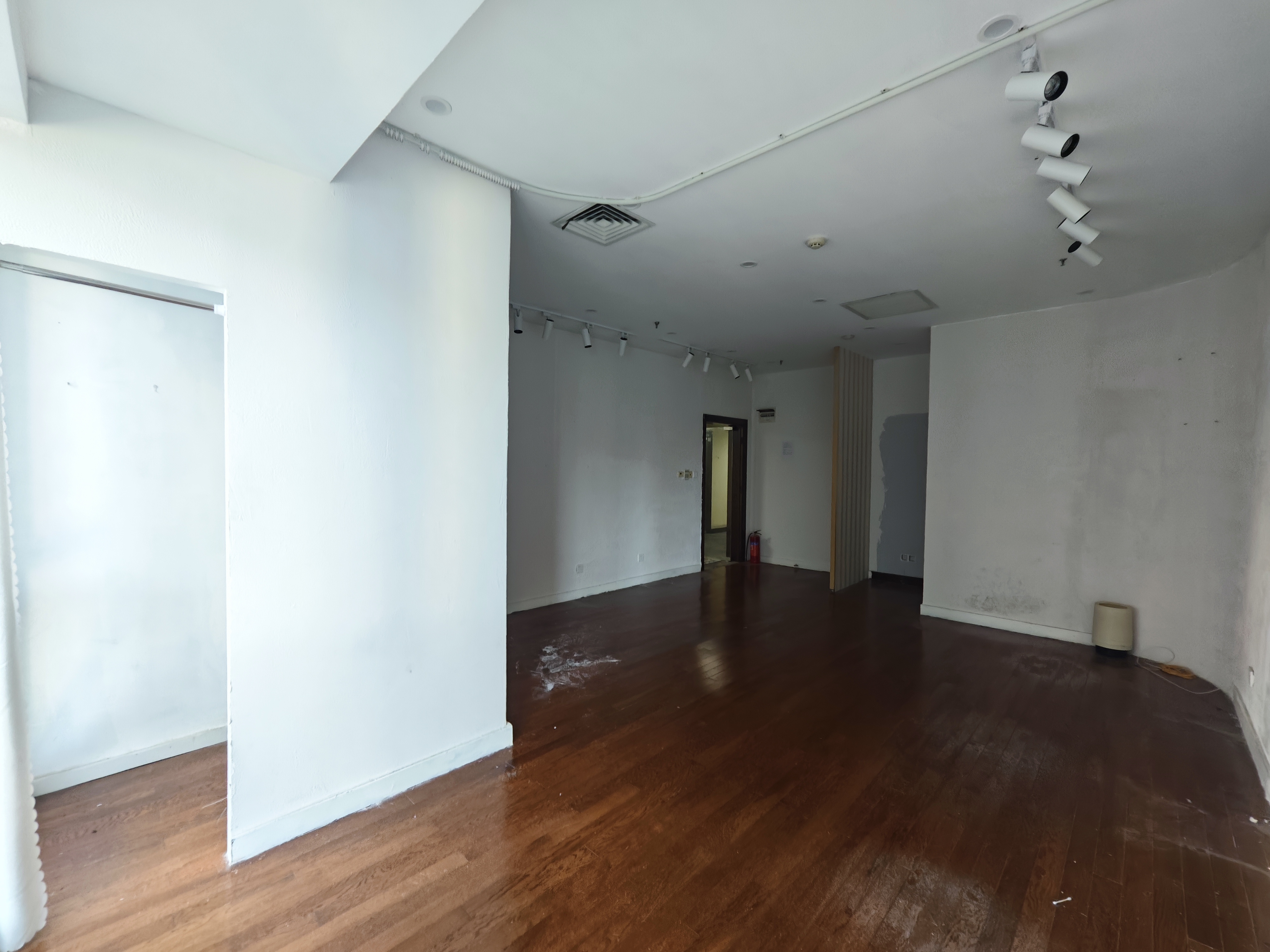 长寿路财富时代大厦54平米写字楼出租