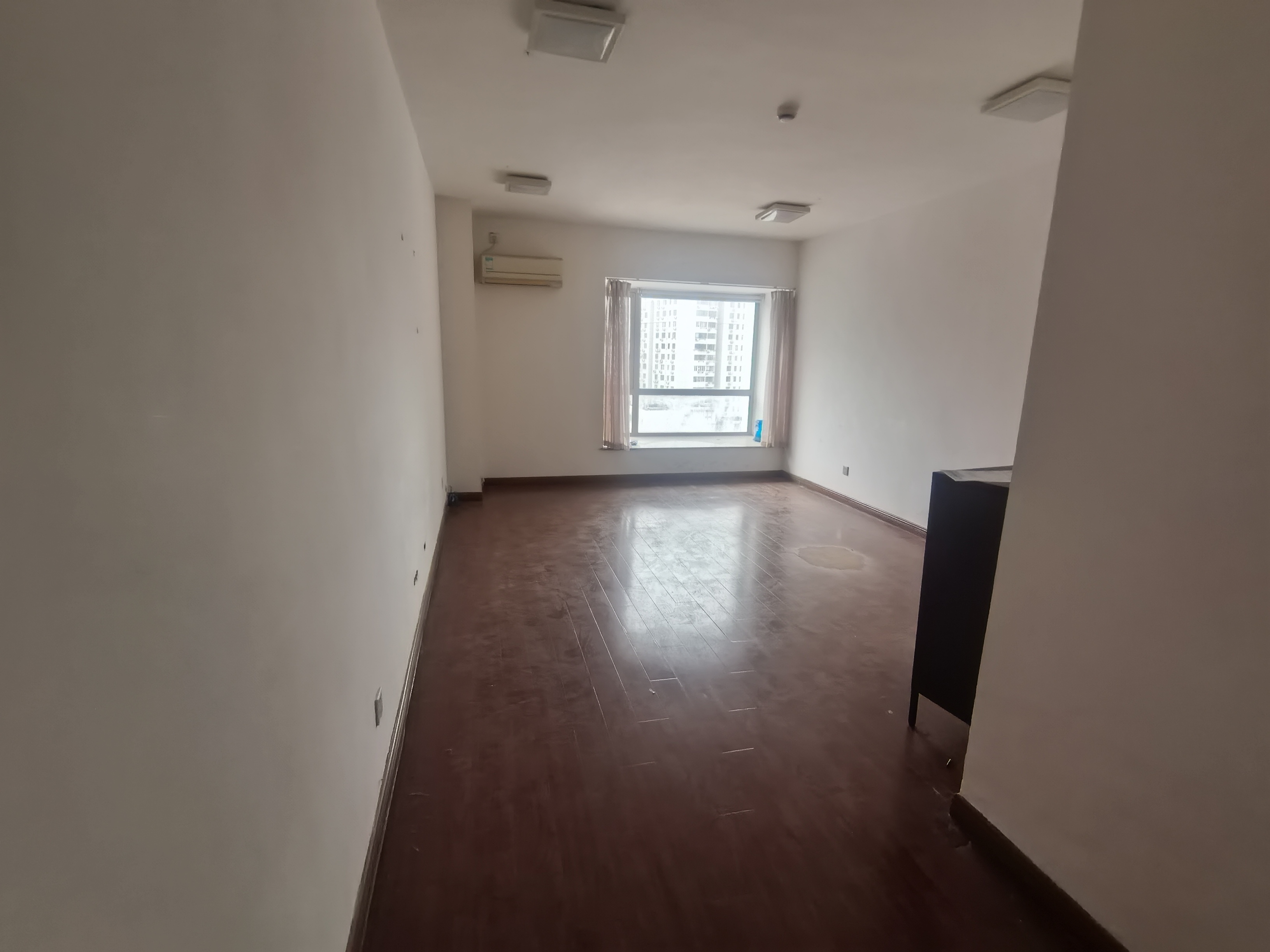 万体馆徐汇商务大厦48平米写字楼出租