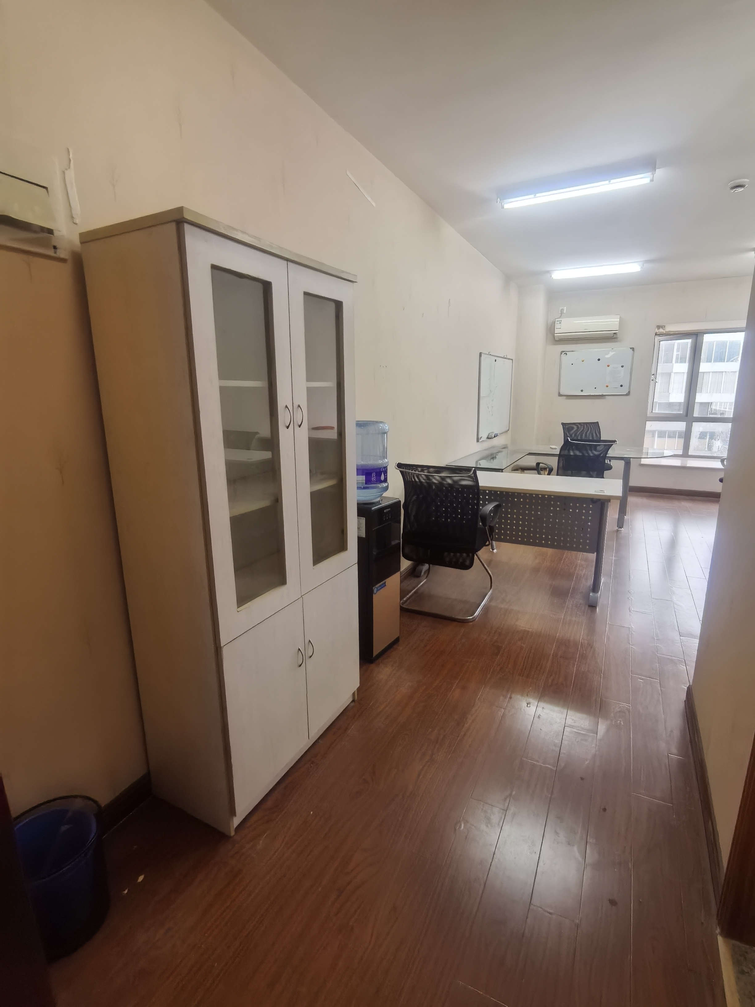 万体馆徐汇商务大厦46平米写字楼出租