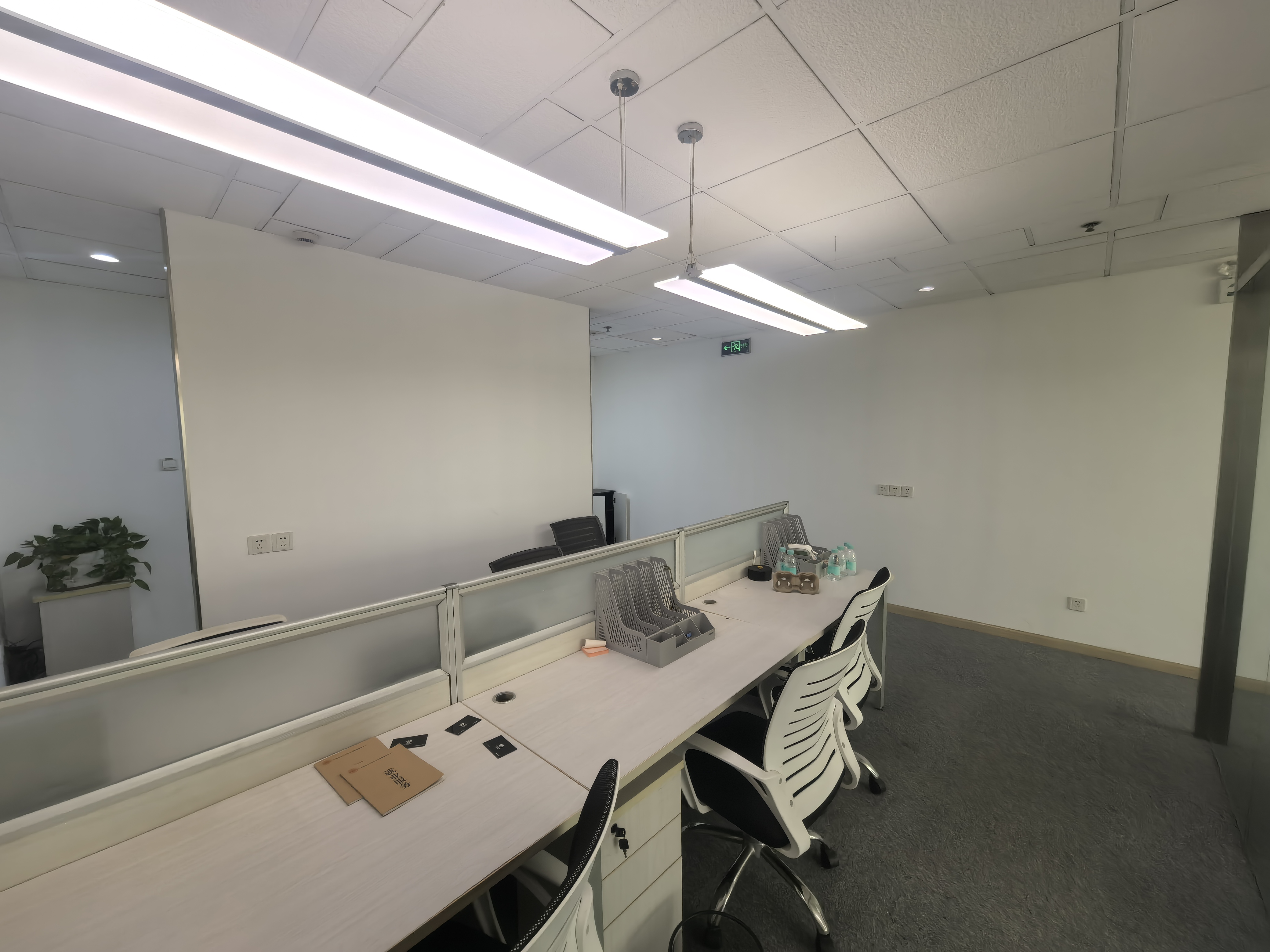 南京西路仲益大厦65平米写字楼出租