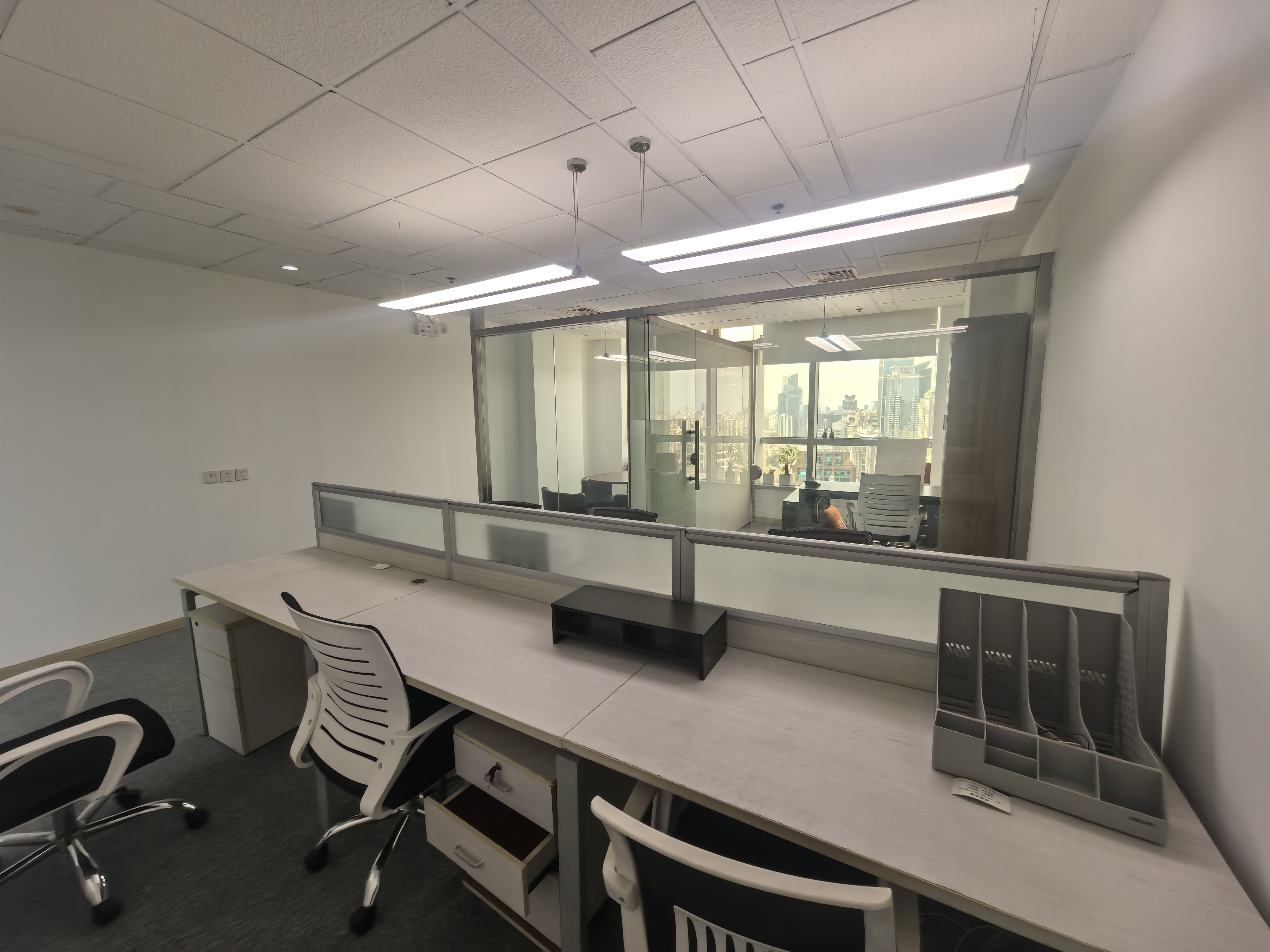 南京西路仲益大厦65平米写字楼出租