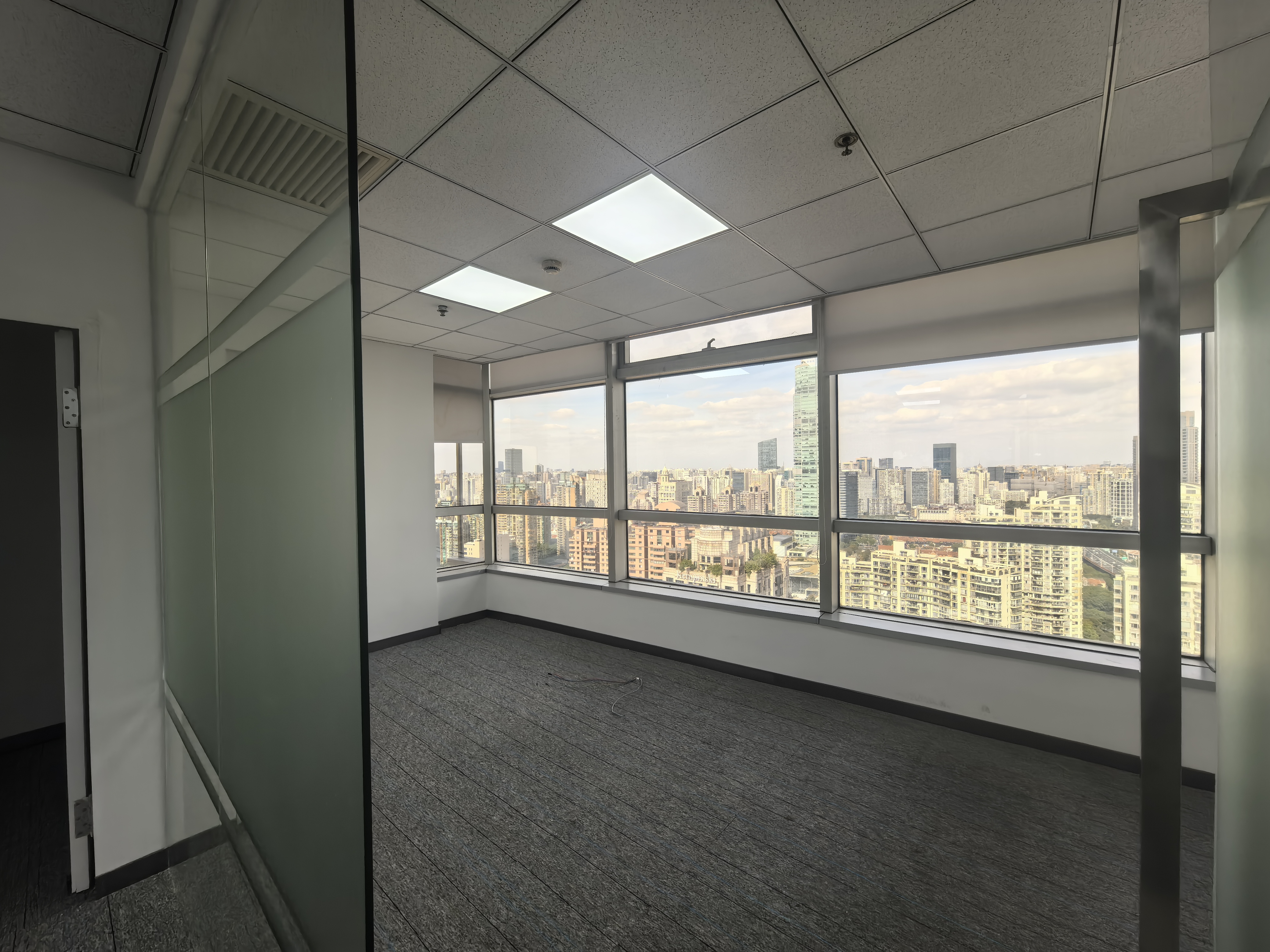 南京西路仲益大厦175平米写字楼出租