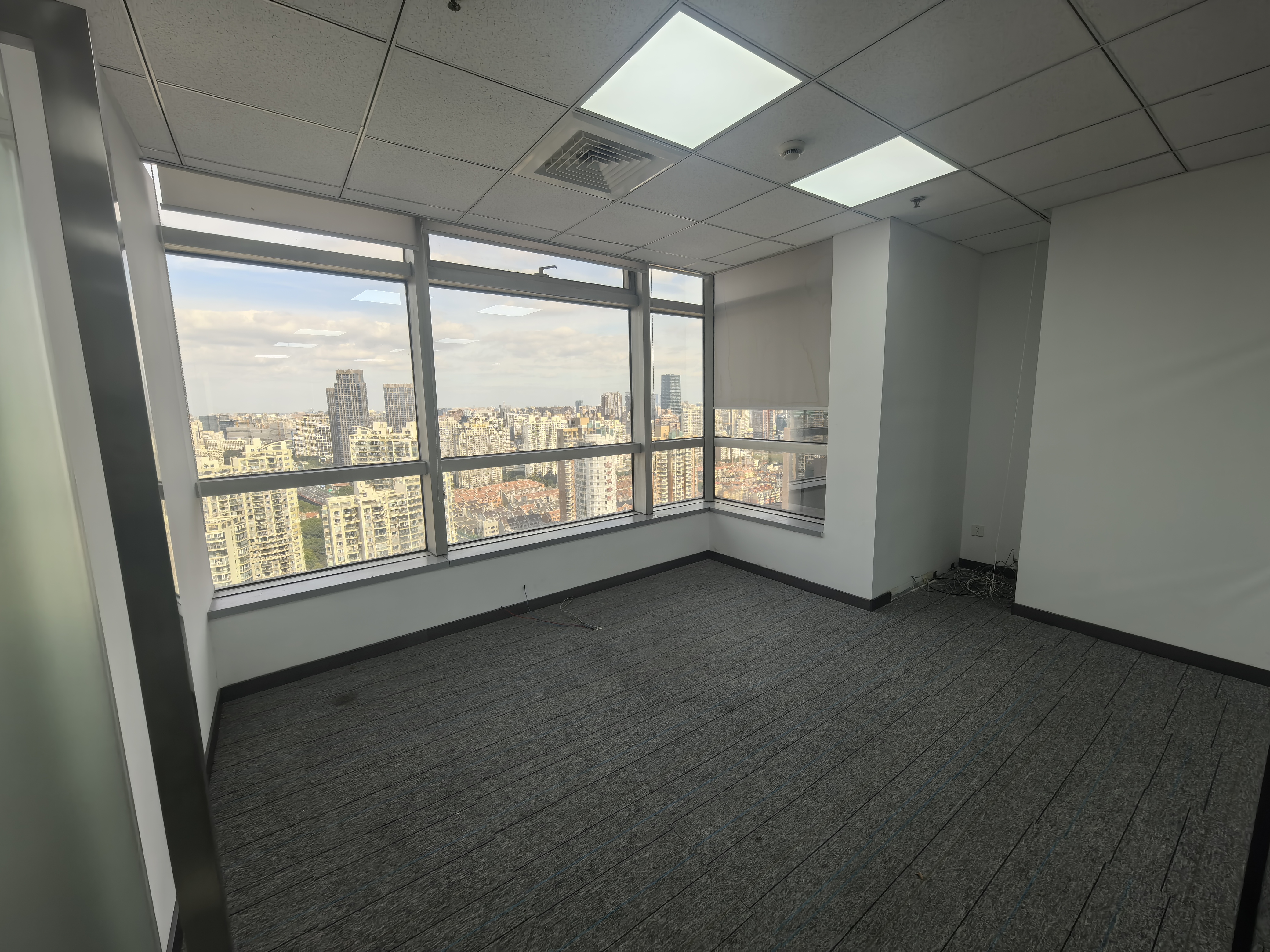 南京西路仲益大厦175平米写字楼出租