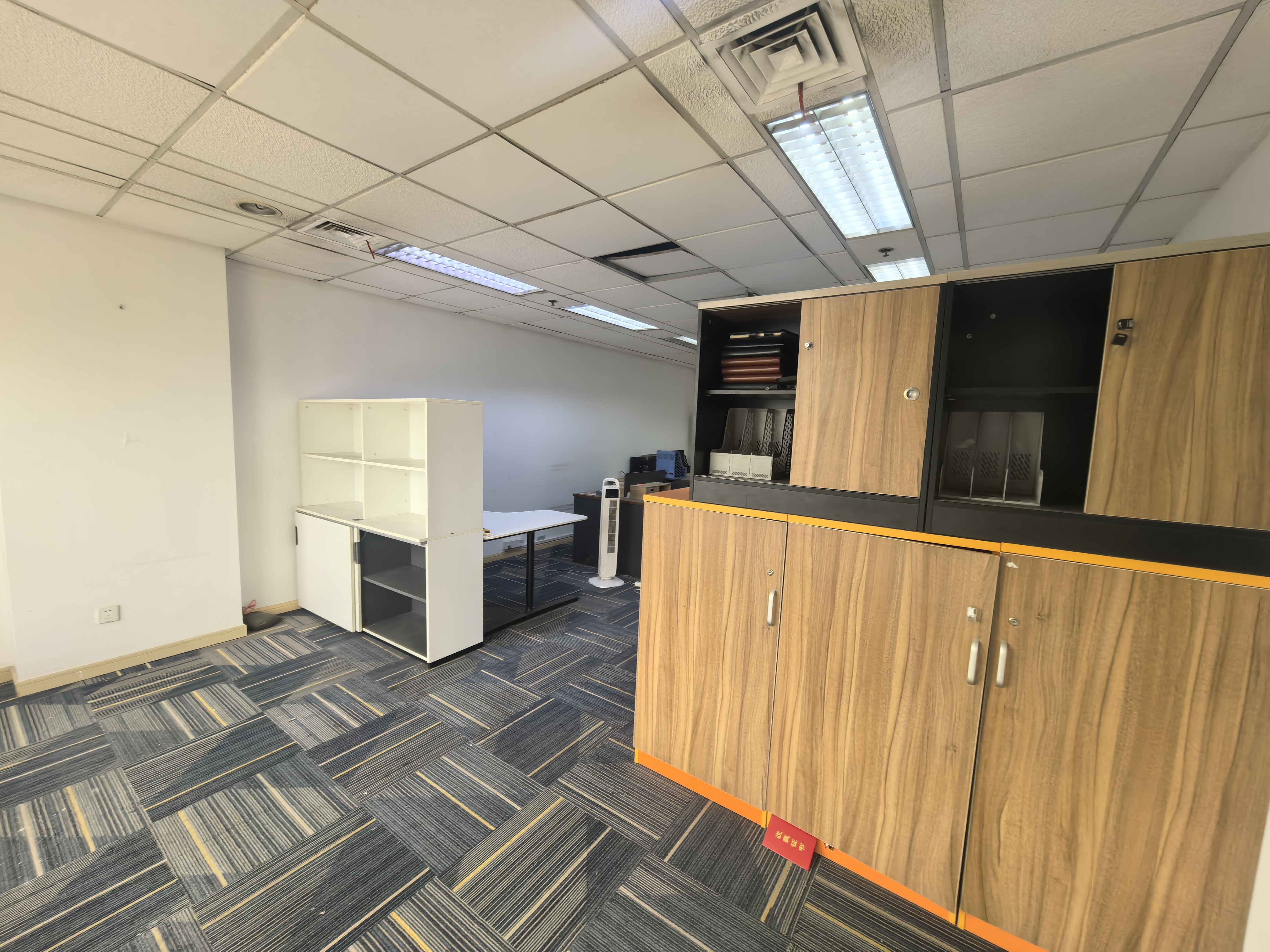 南京西路仲益大厦65平米写字楼出租