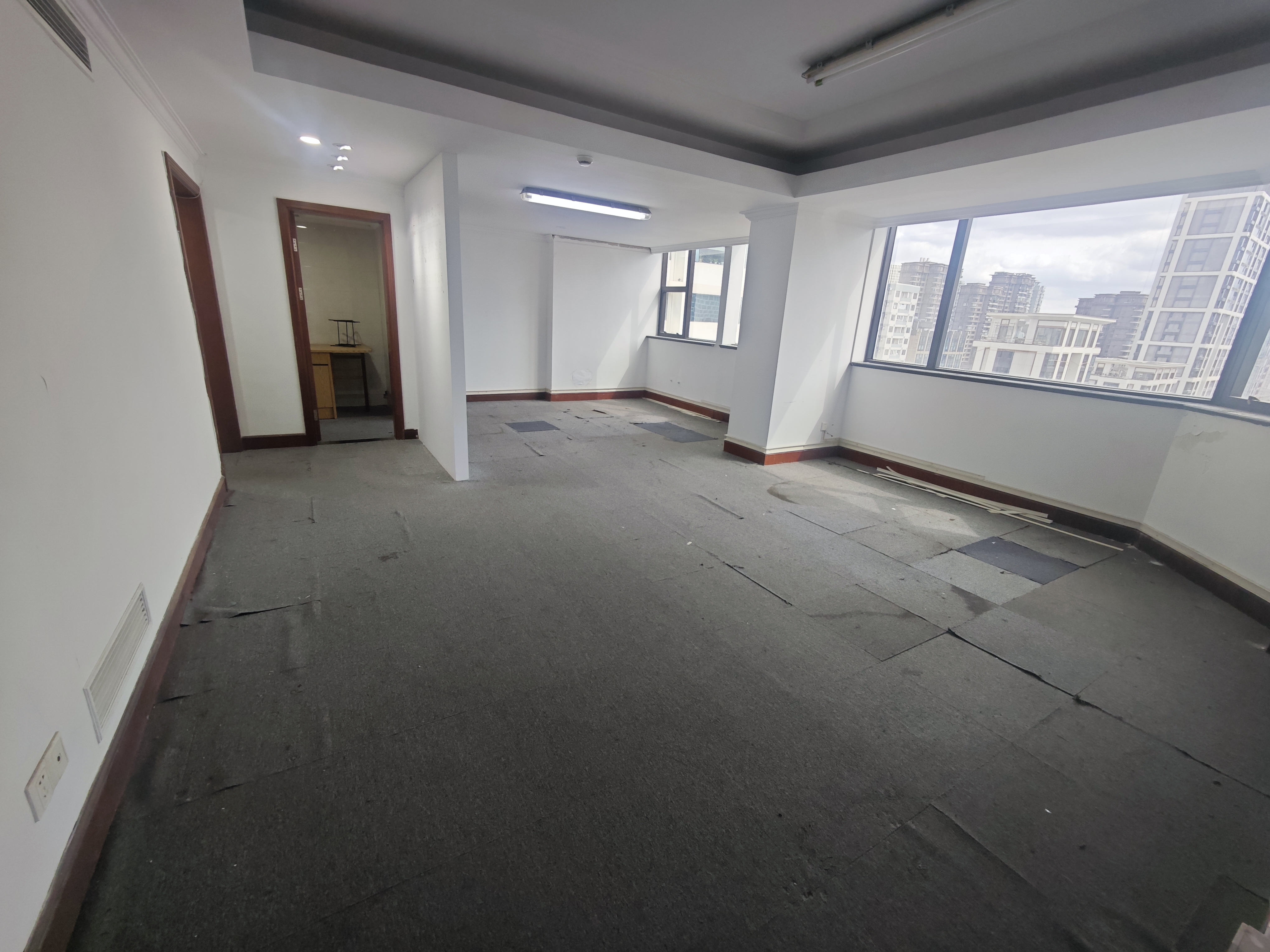 四川北路永融企业中心148平米写字楼出租