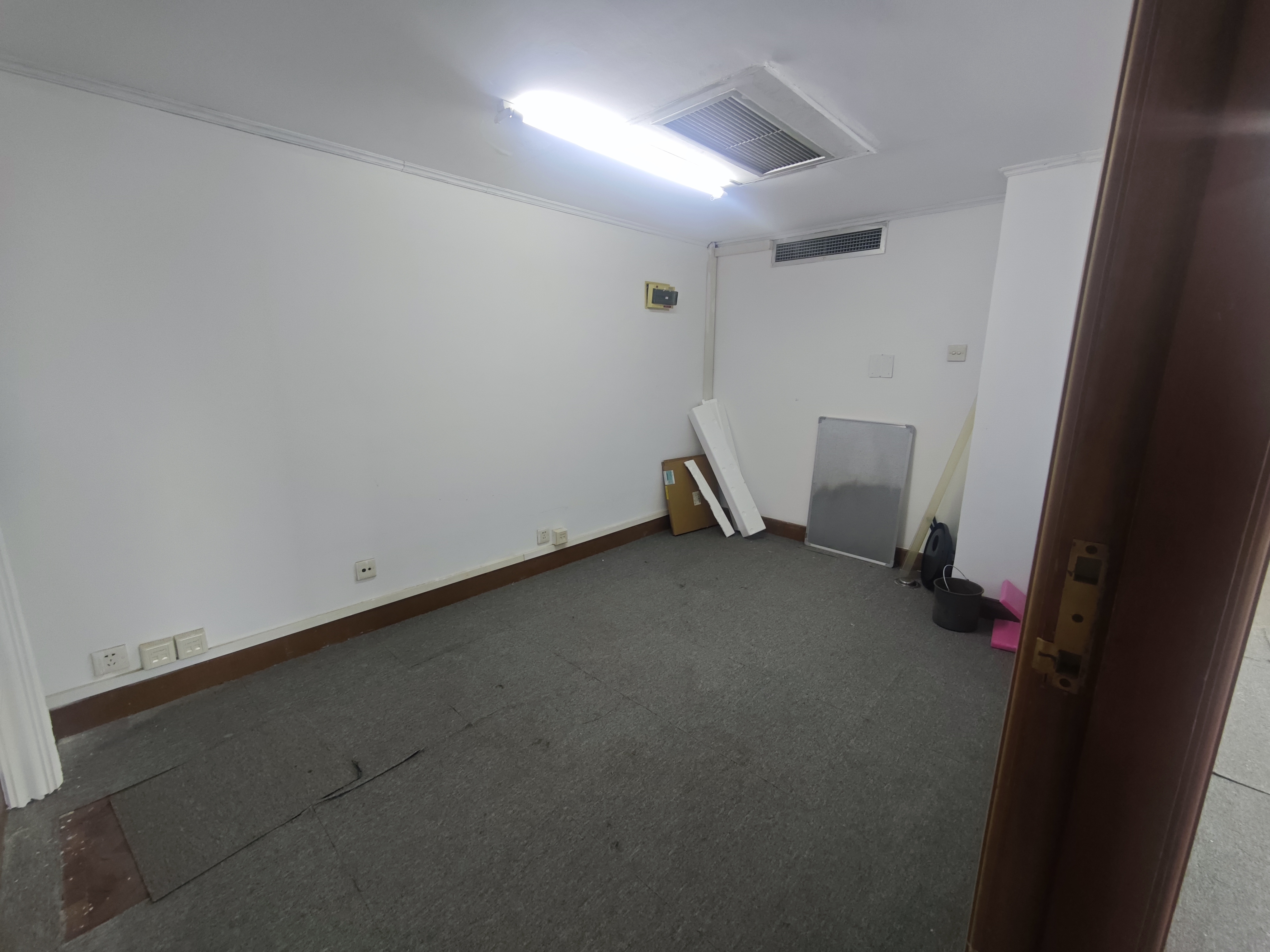 四川北路永融企业中心148平米写字楼出租