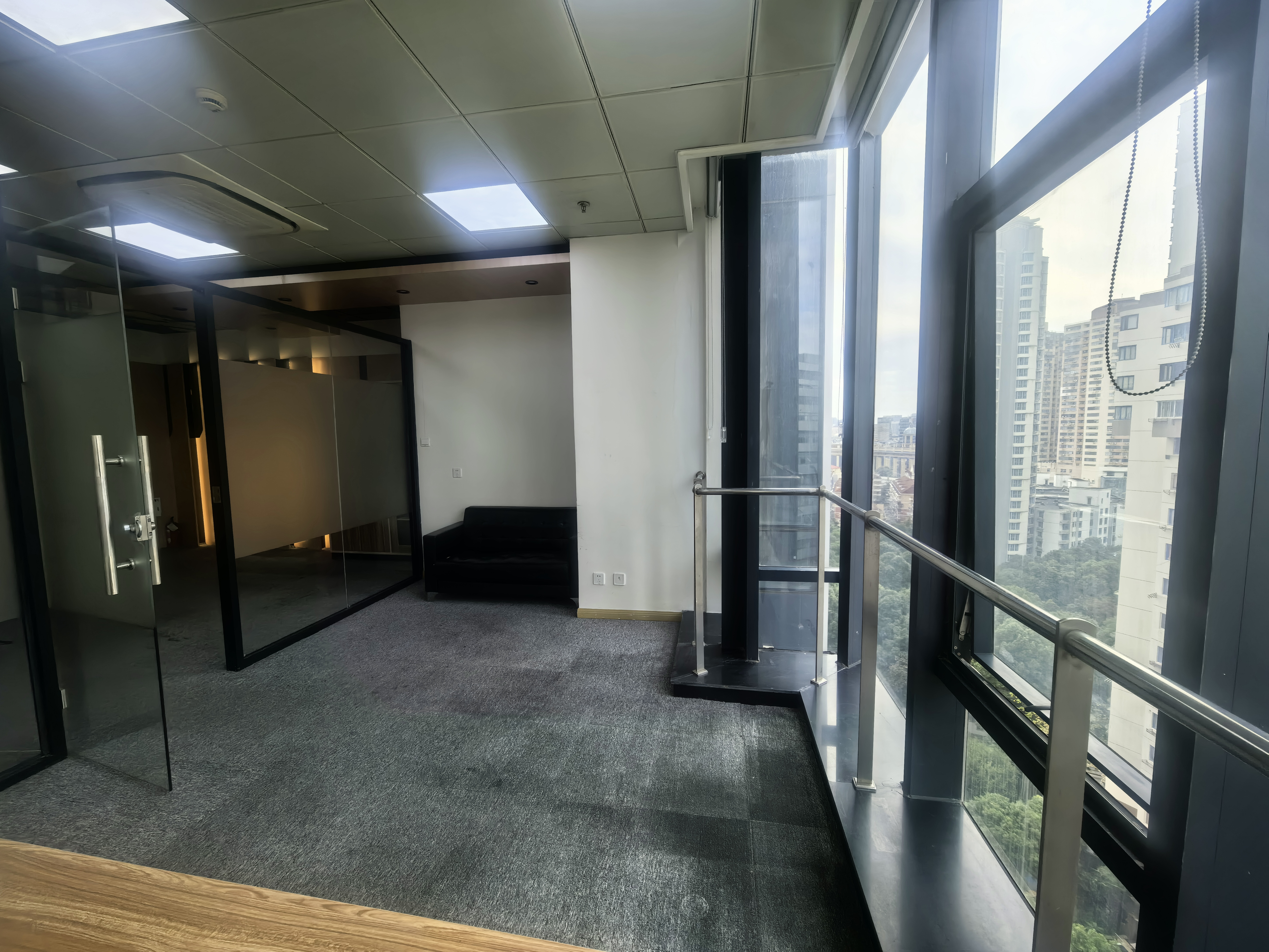 曹杨汇融大厦67平米写字楼出租