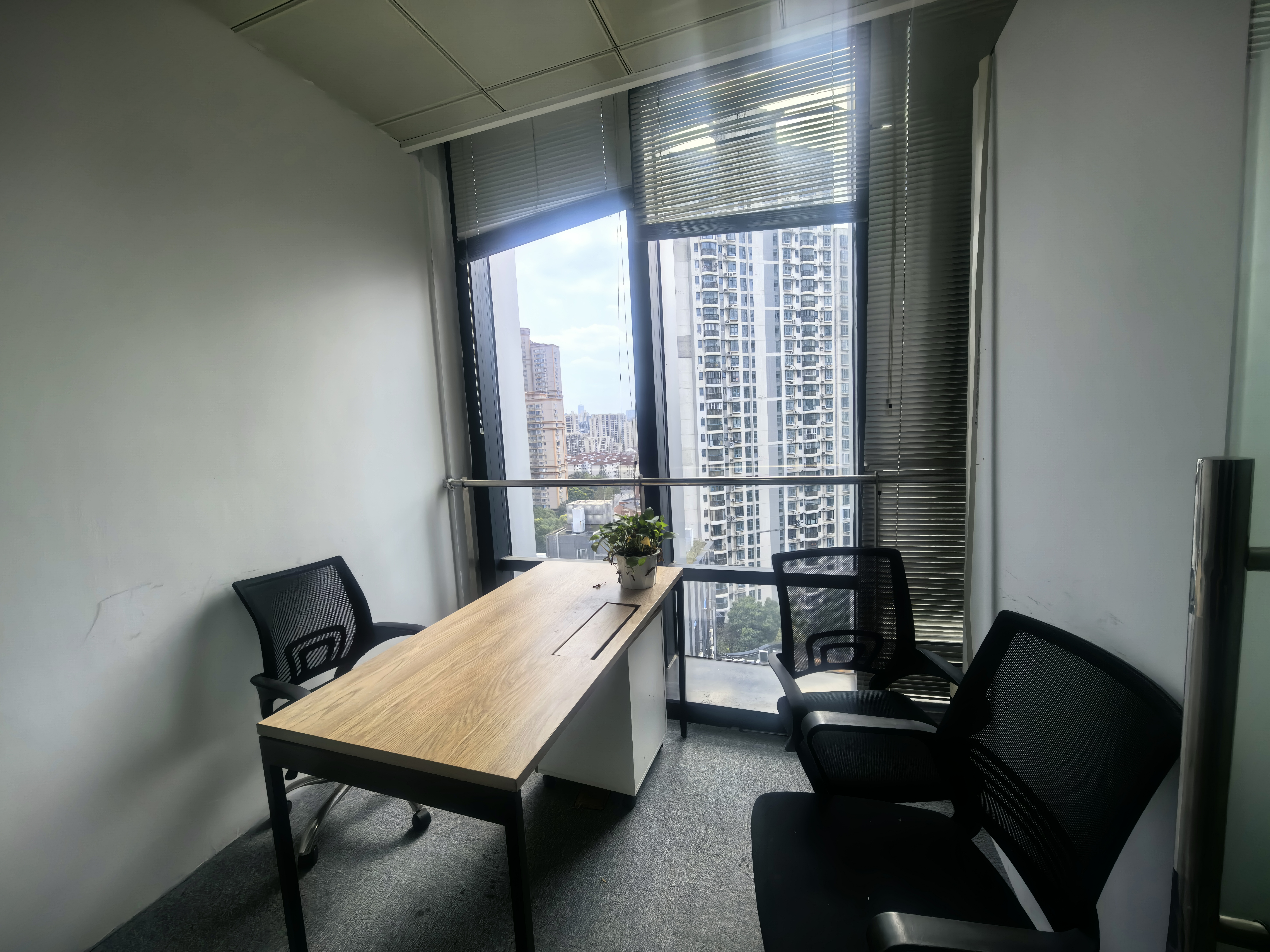 曹杨汇融大厦82平米写字楼出租