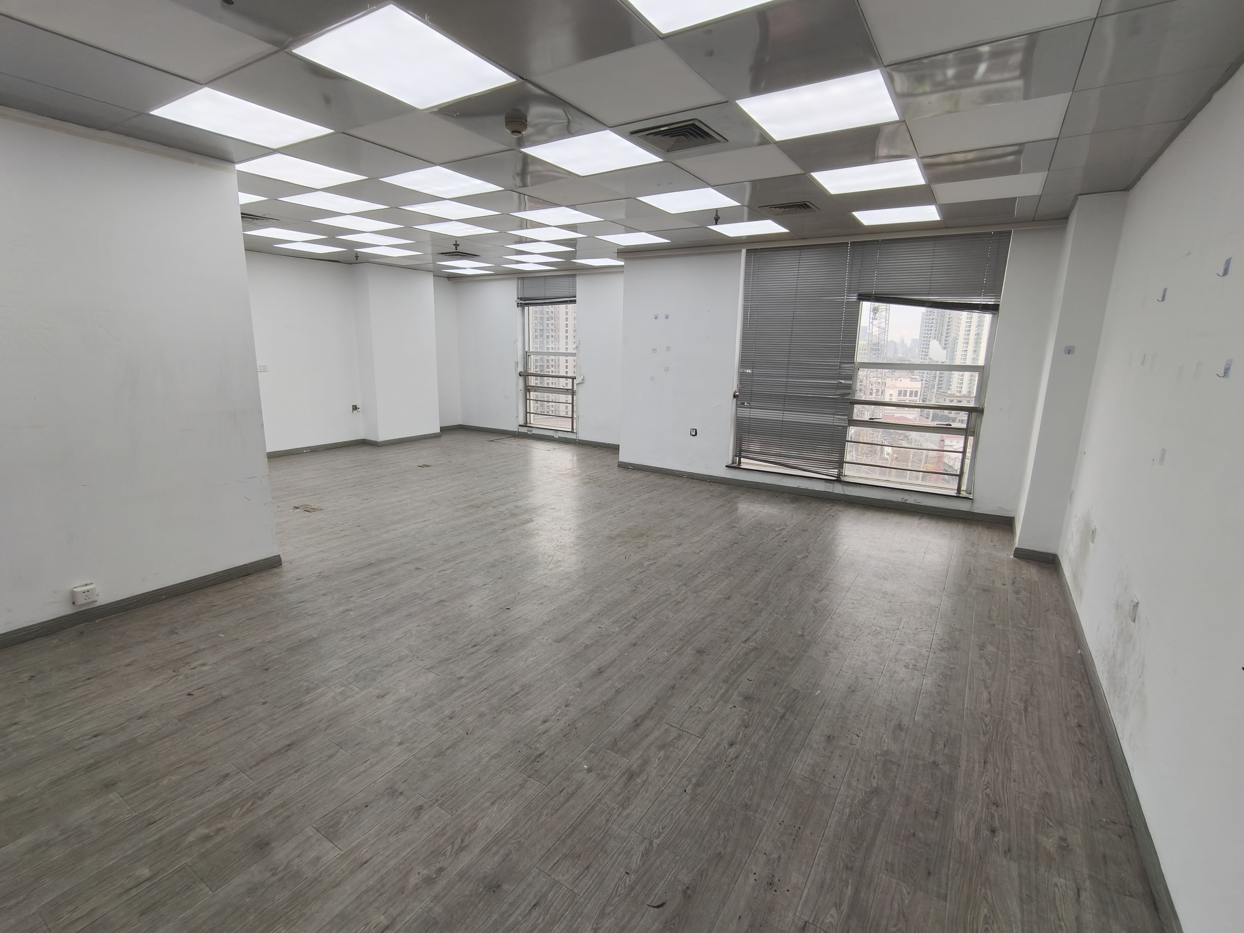 豫园新上海城市广场98平米写字楼出租