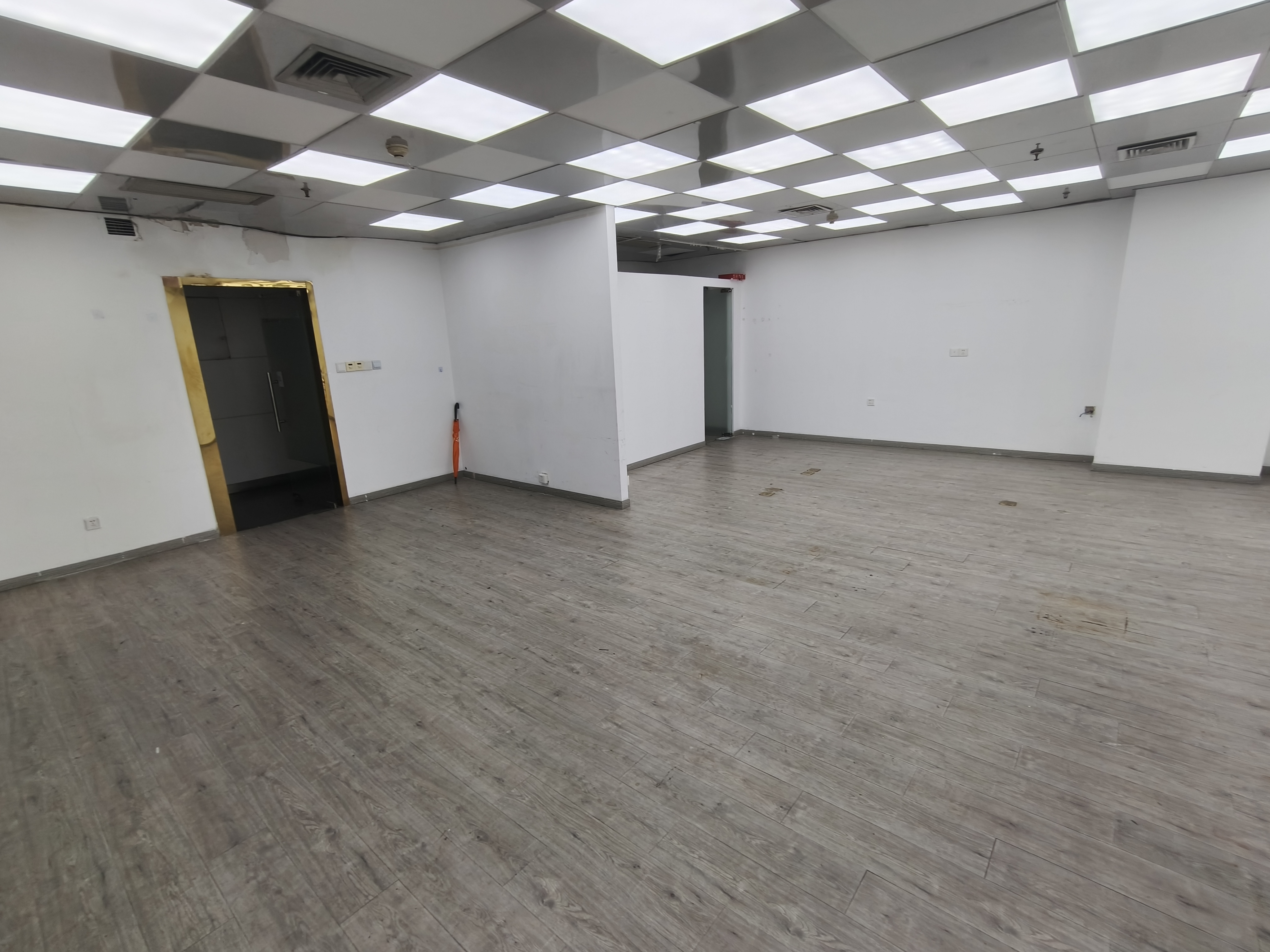 豫园新上海城市广场98平米写字楼出租