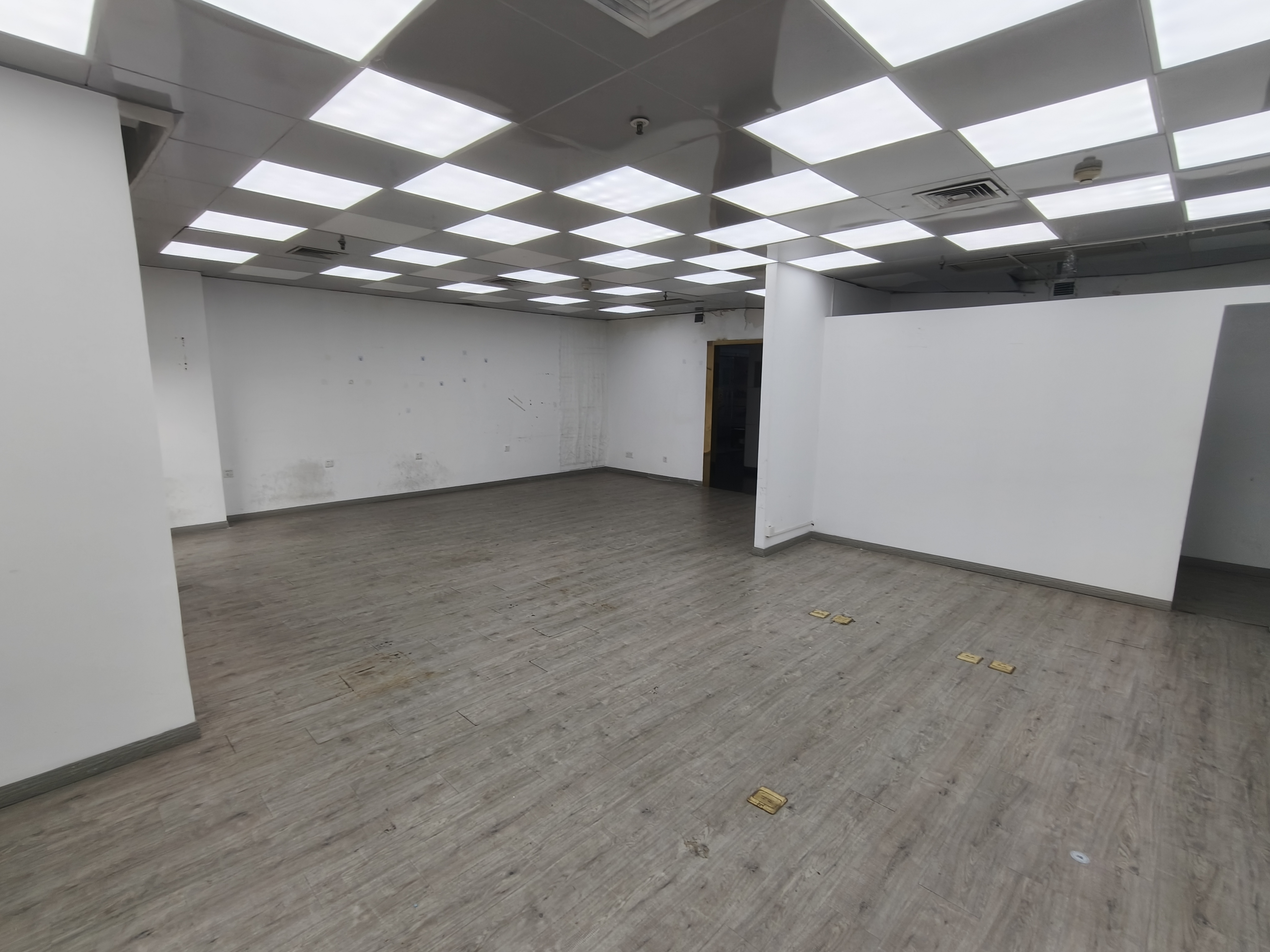 豫园新上海城市广场98平米写字楼出租