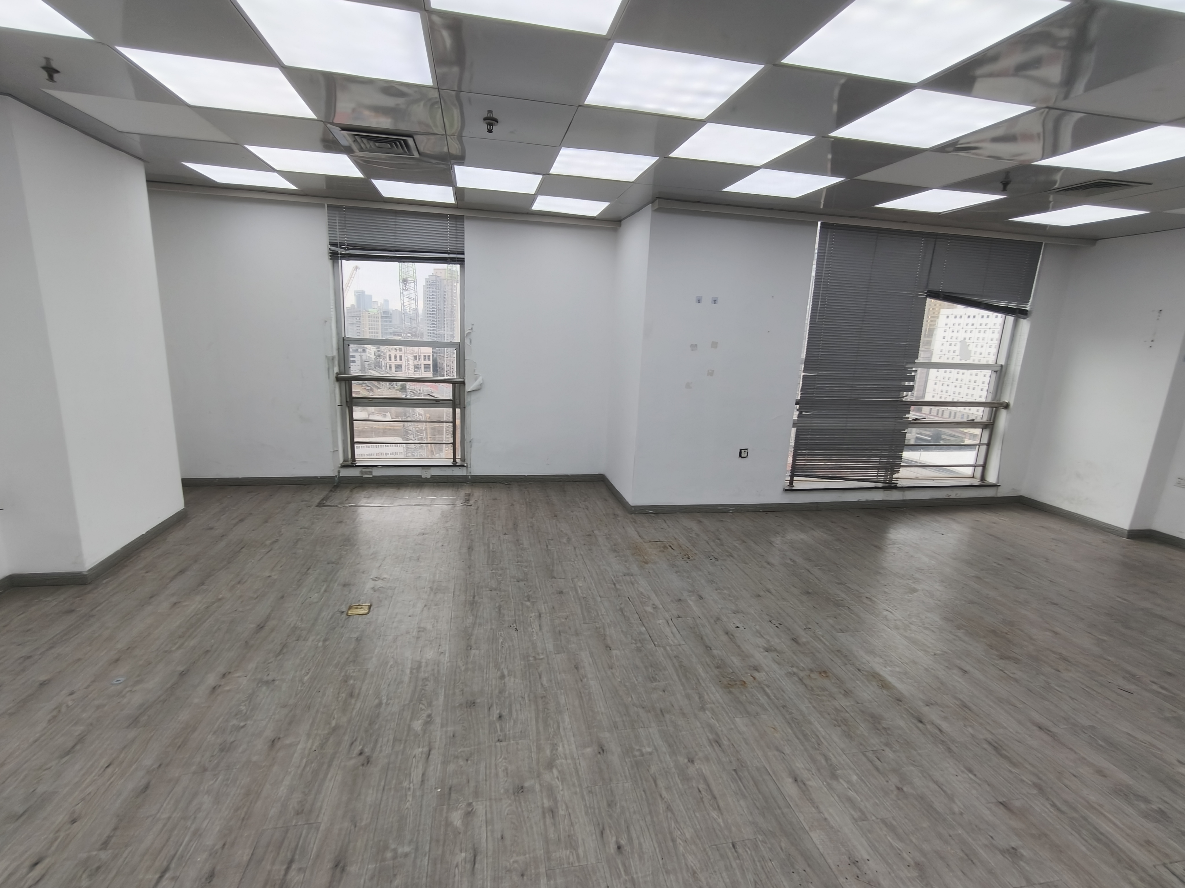 豫园新上海城市广场98平米写字楼出租