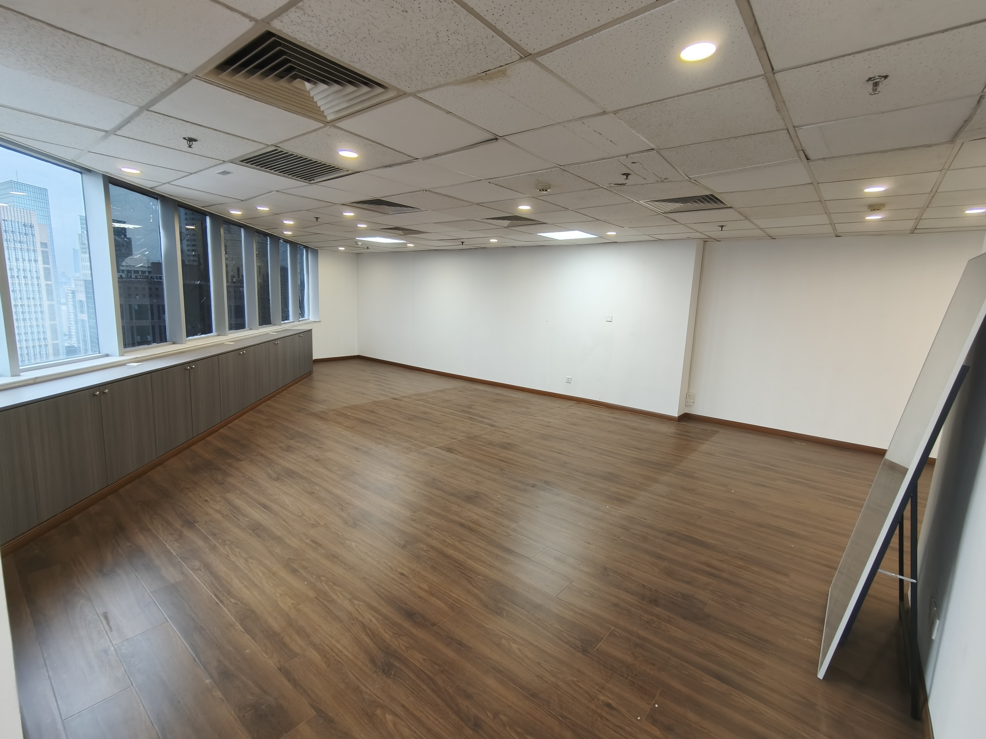 淮海中路淮海中华大厦198平米写字楼出租