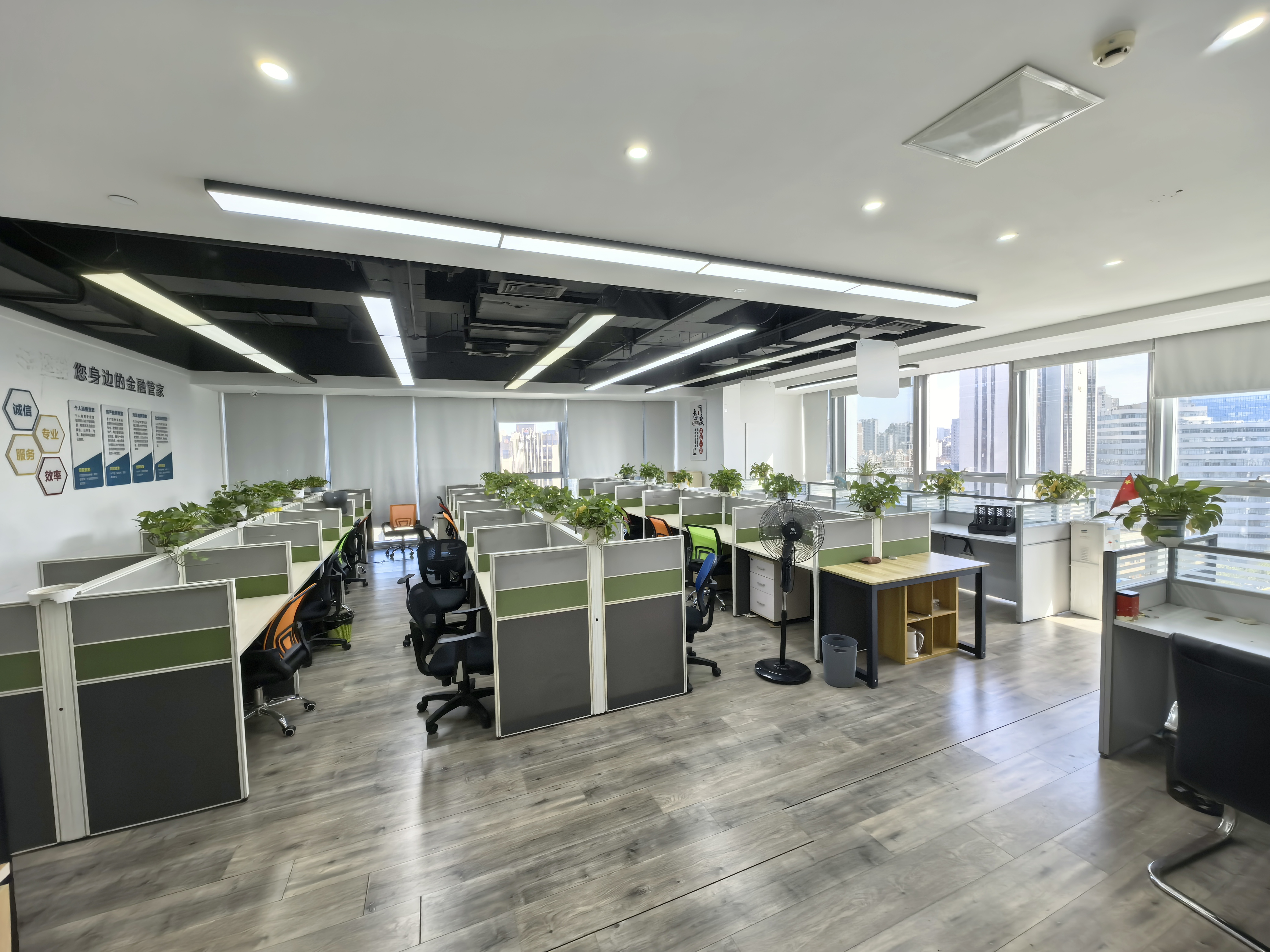 曹杨长城大厦393平米写字楼出租