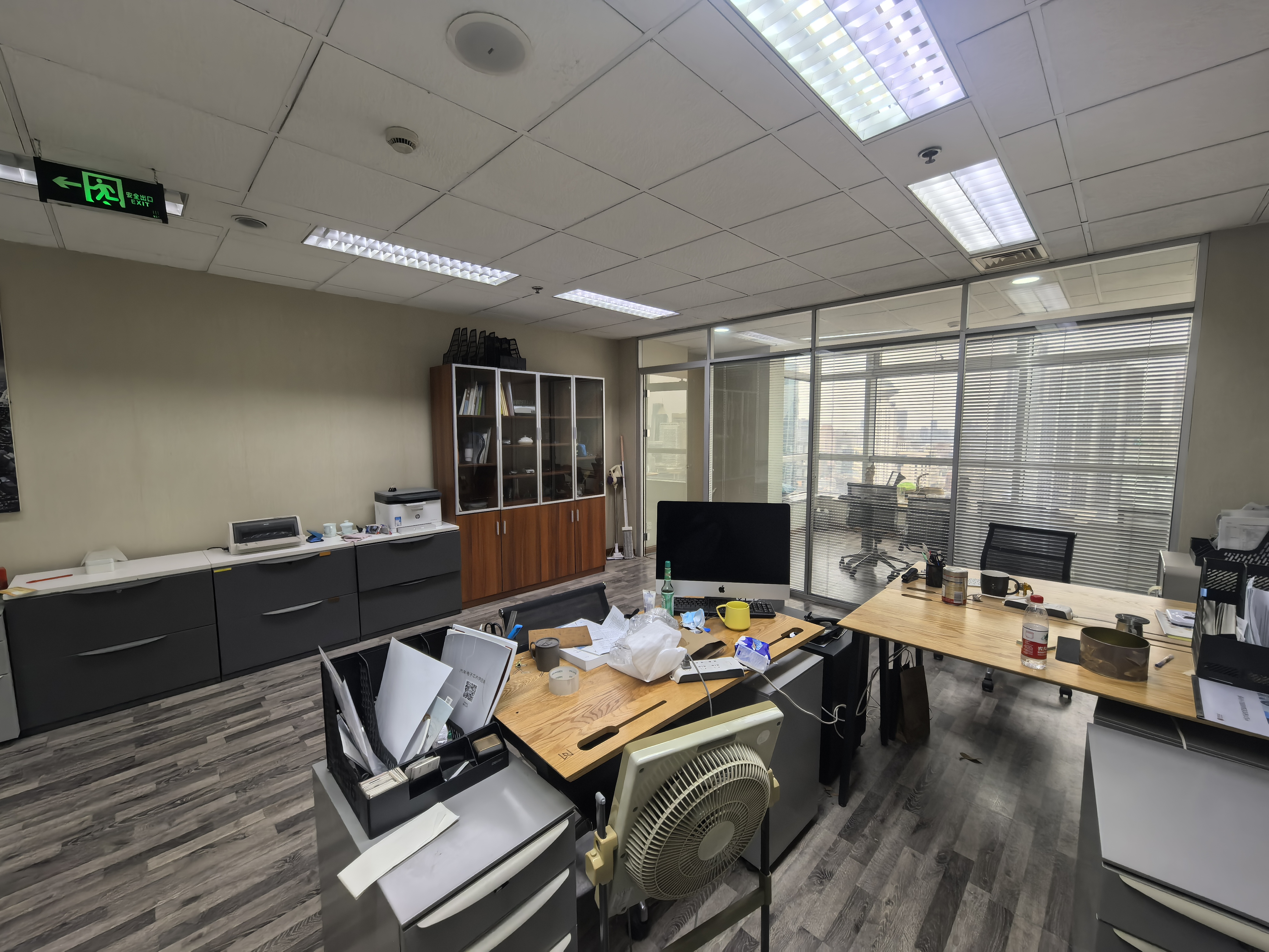 南京西路仲益大厦74平米写字楼出租