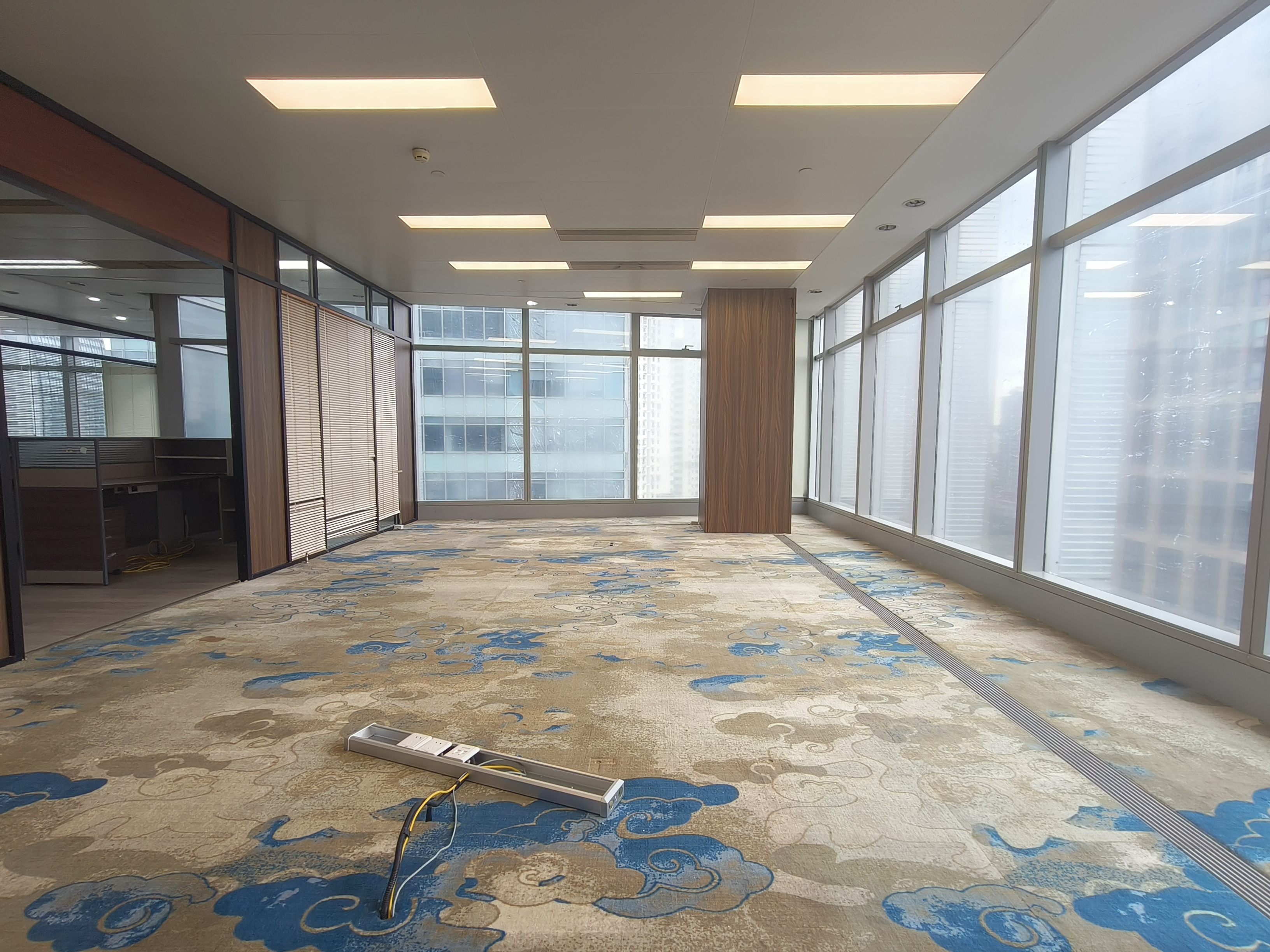 世博滨江绿地海外滩195平米写字楼出租