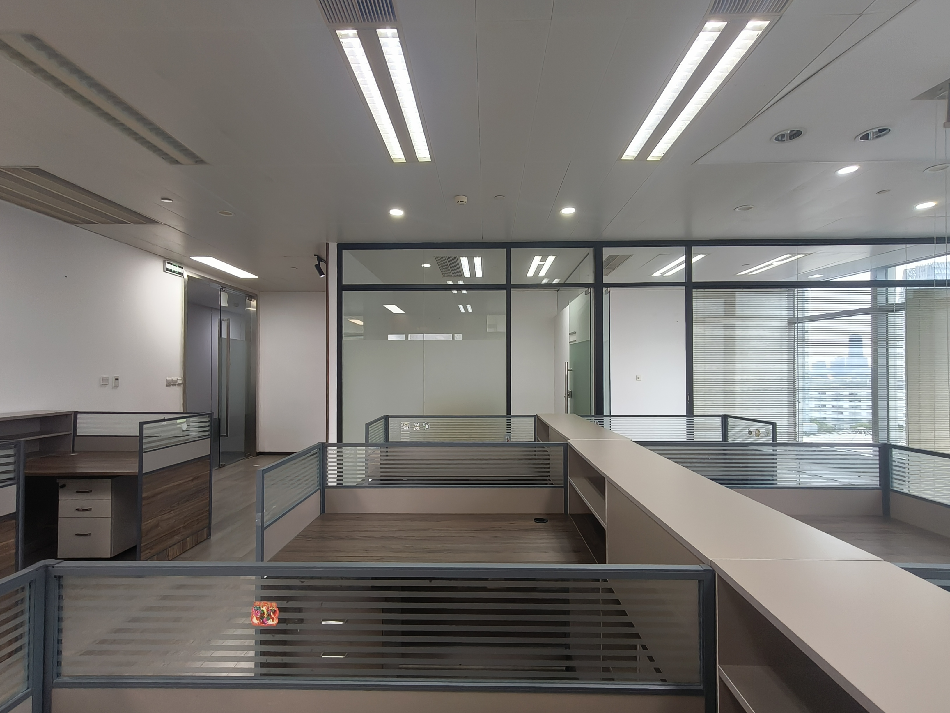 世博滨江绿地海外滩195平米写字楼出租