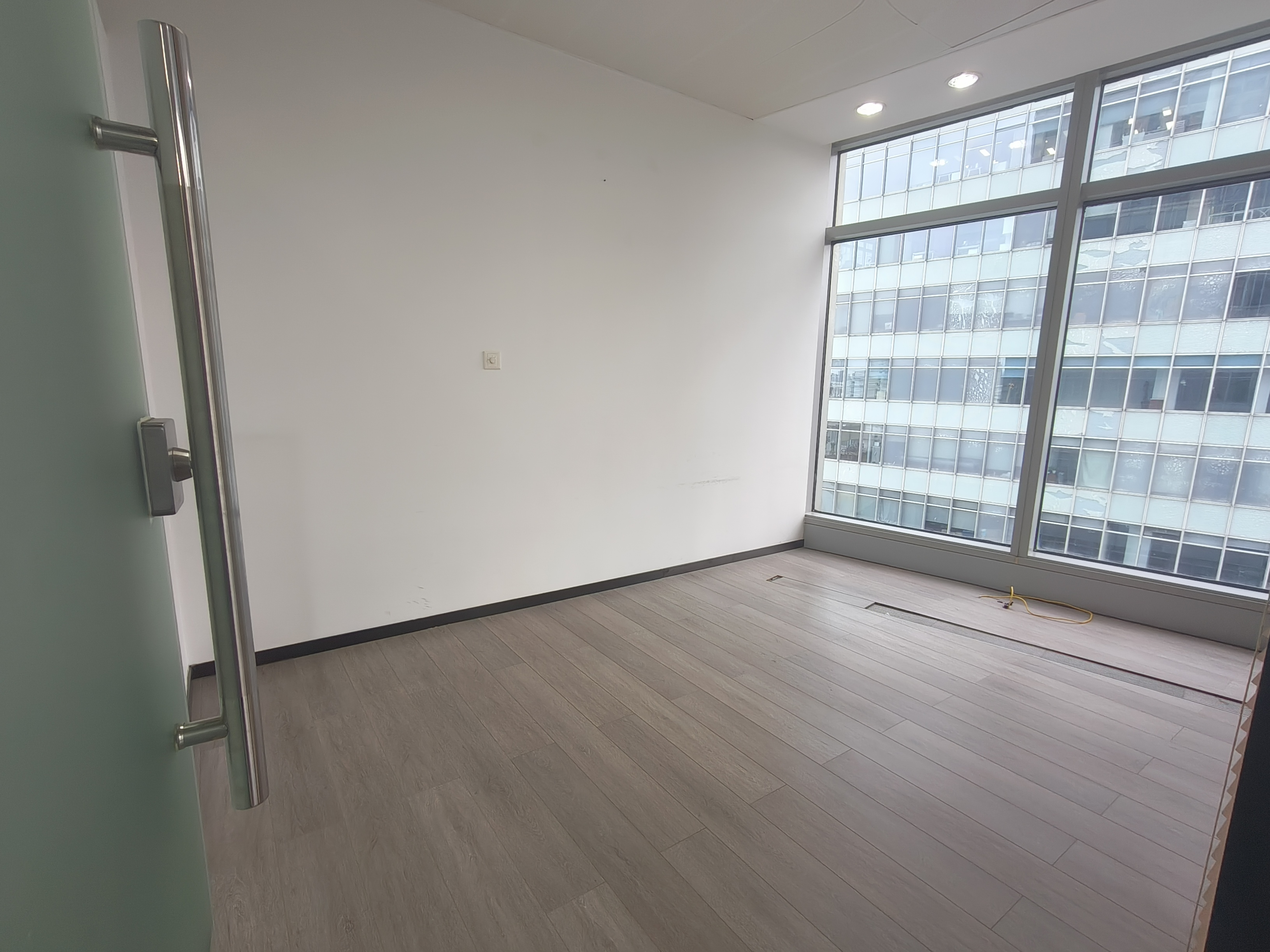 世博滨江绿地海外滩195平米写字楼出租