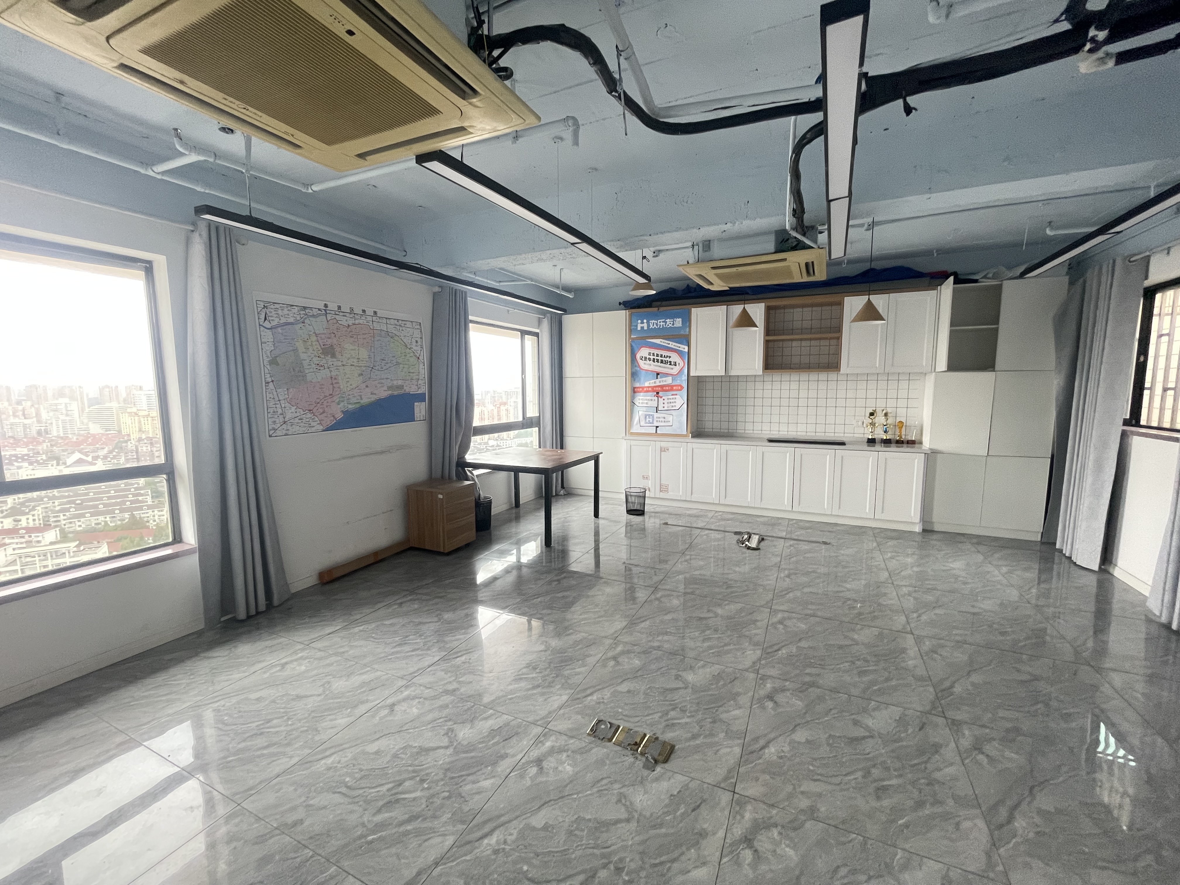 漕河泾光大会展中心244平米写字楼出租