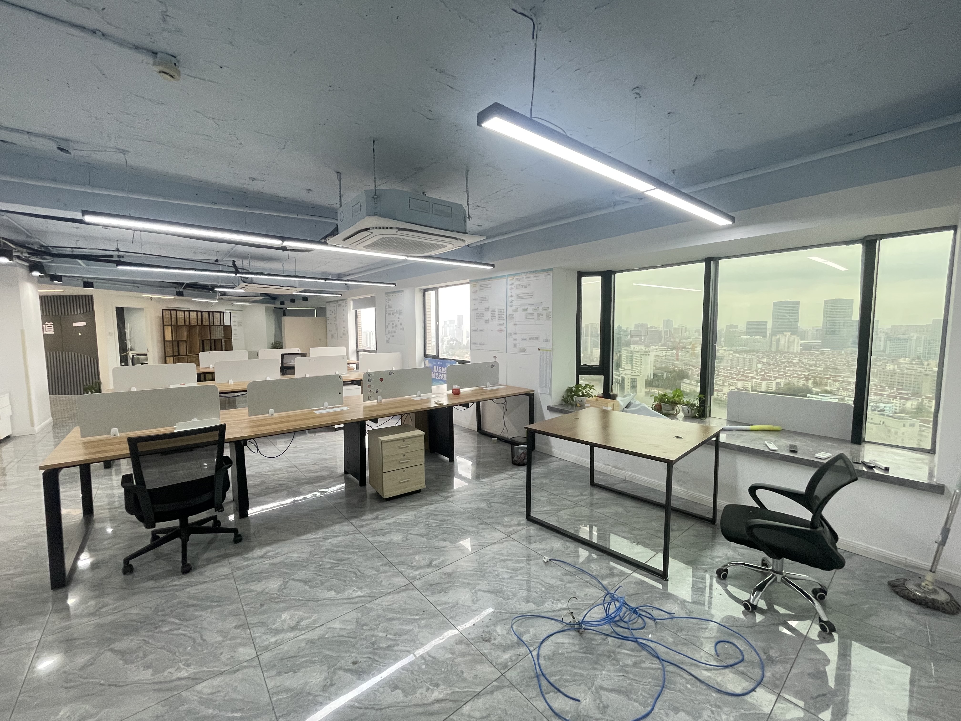 漕河泾光大会展中心244平米写字楼出租