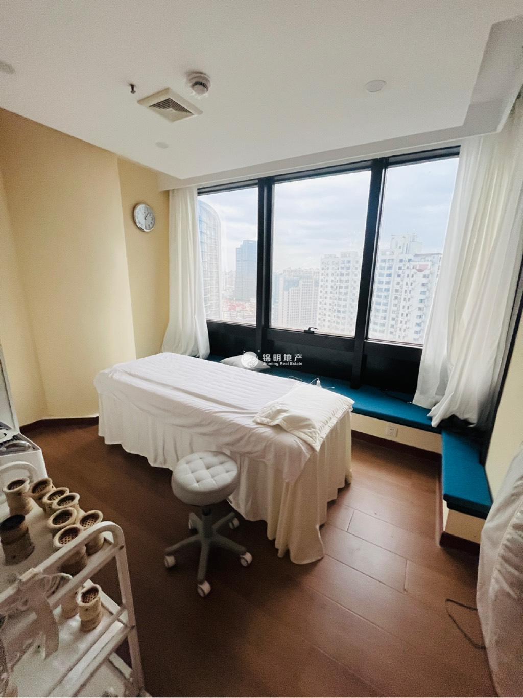 静安寺环球世界大厦117平米写字楼出租