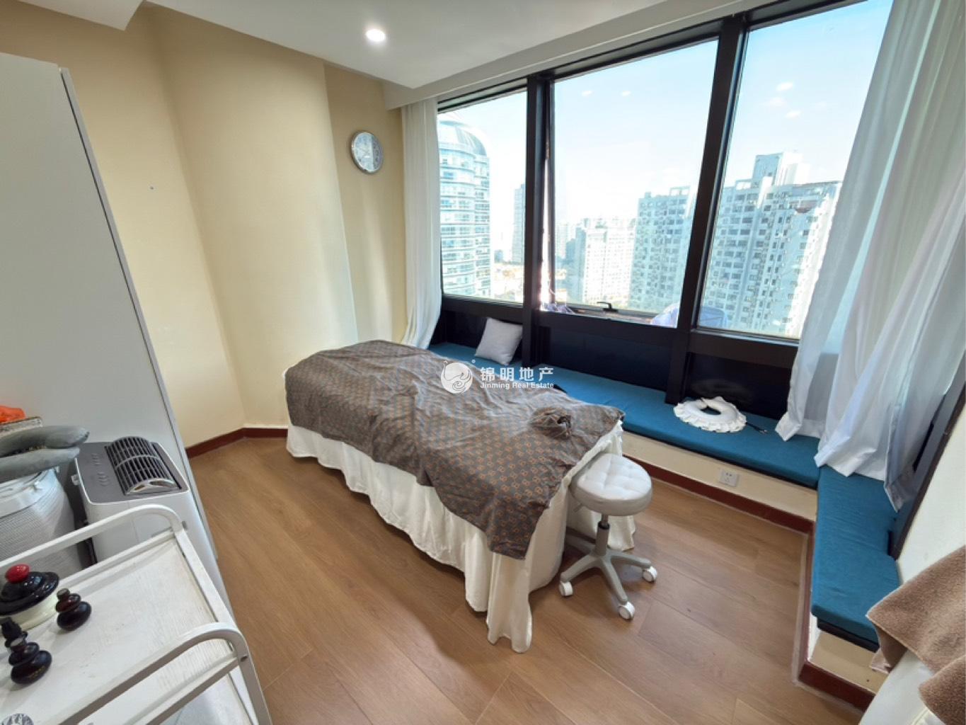 静安寺环球世界大厦117平米写字楼出租