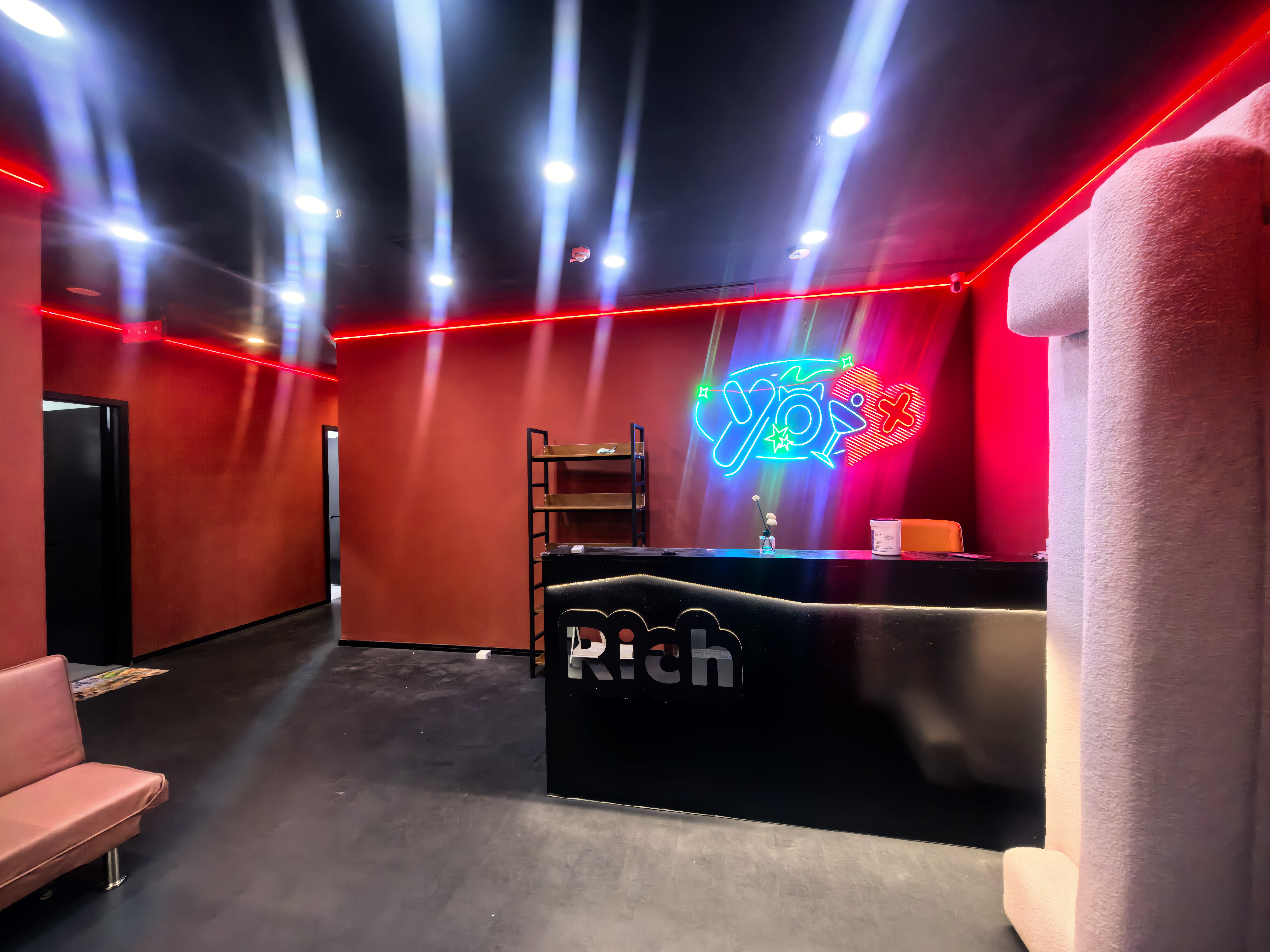 长寿路财富时代大厦227平米写字楼出租