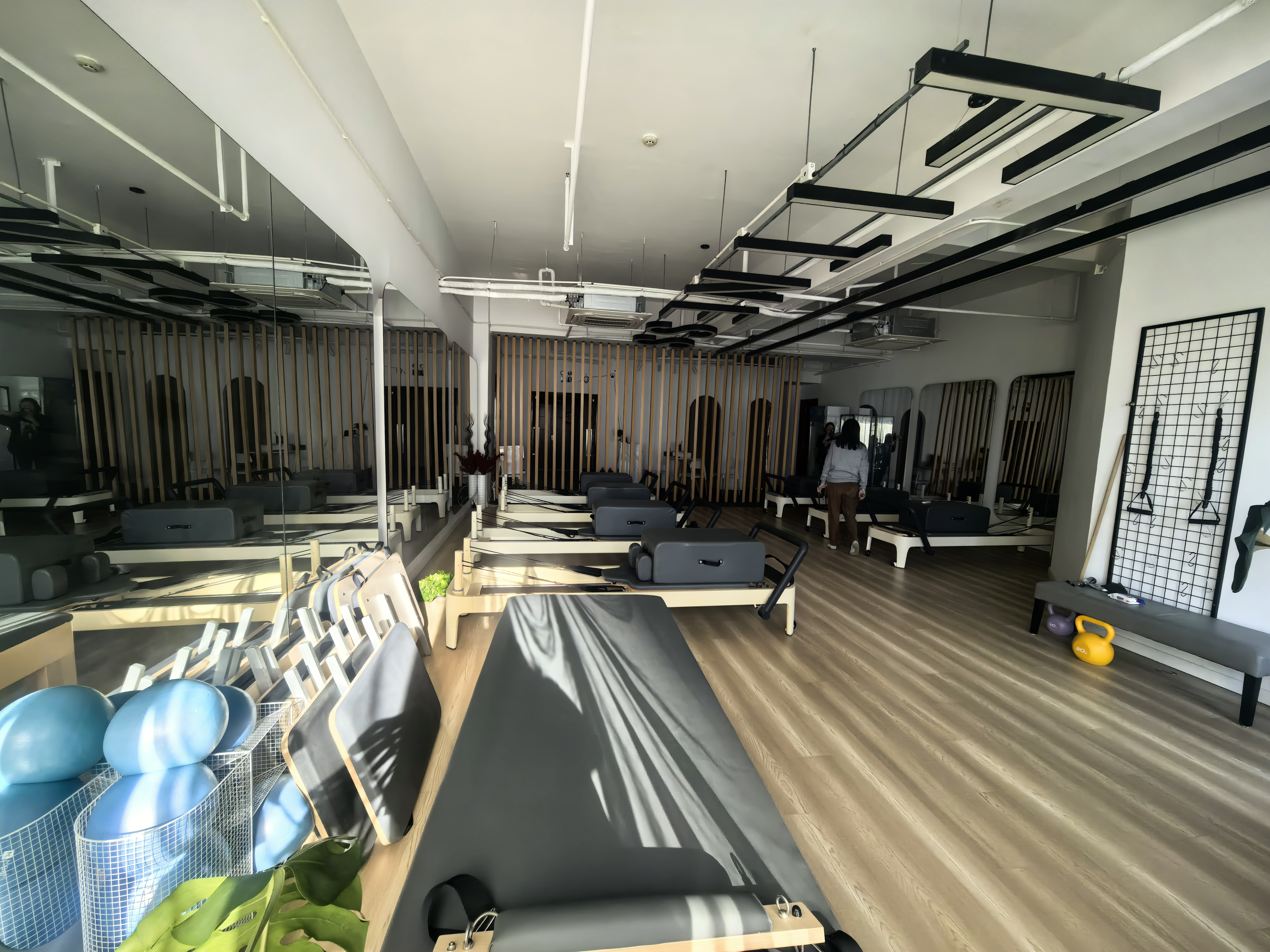 长寿路财富时代大厦275平米写字楼出租