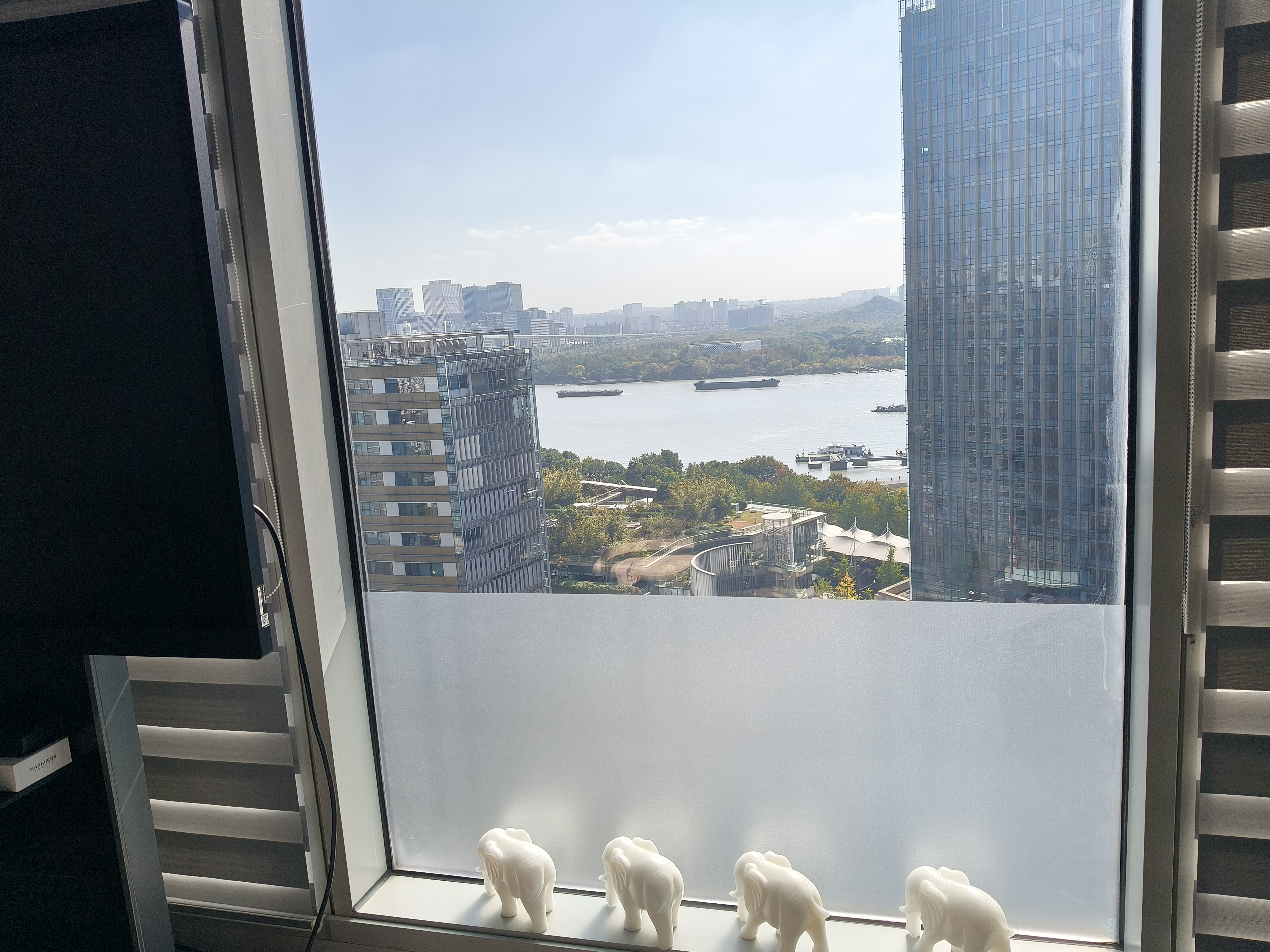 世博滨江绿地海外滩211平米写字楼出租