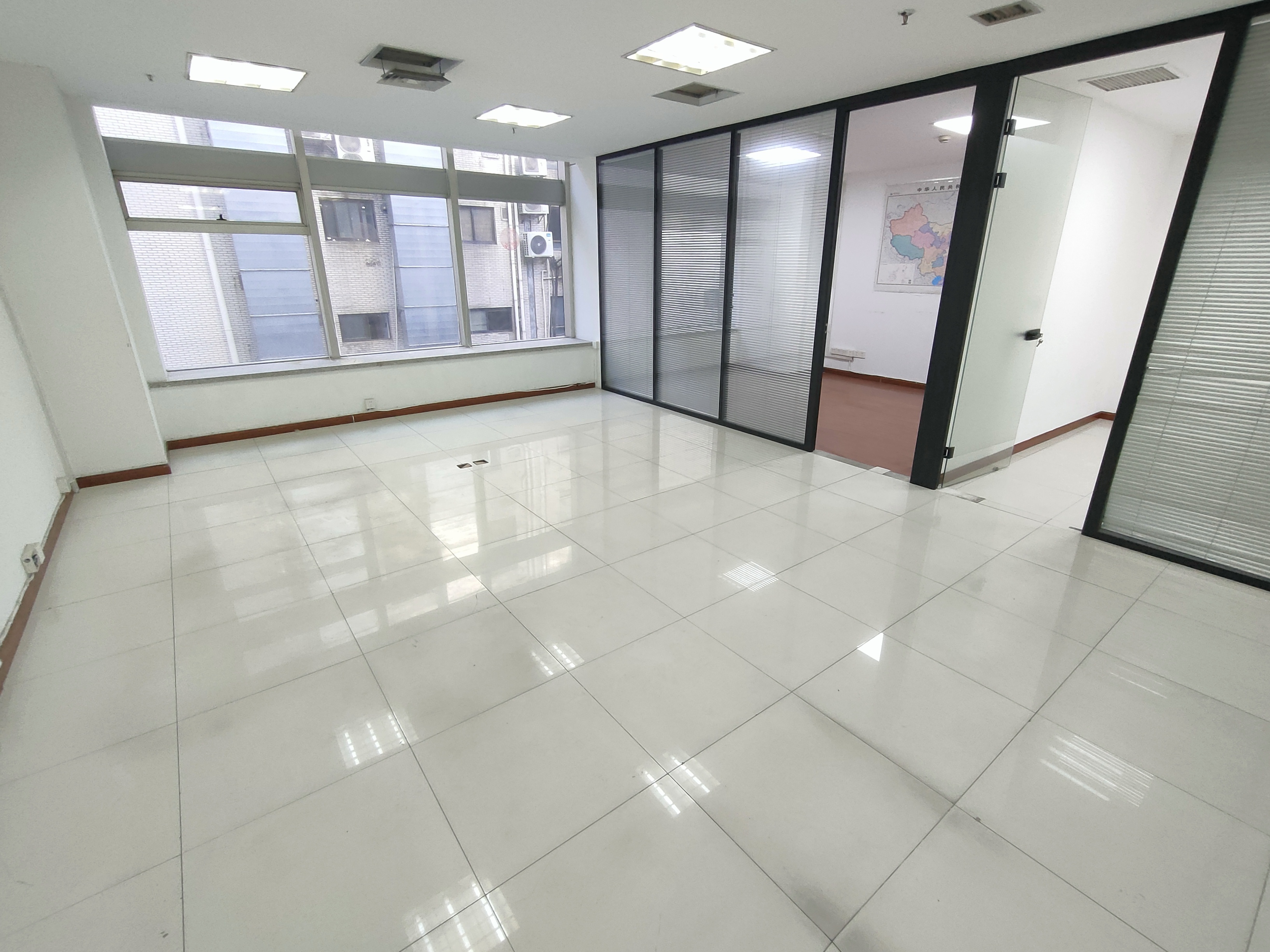 长寿路宝华大厦106平米写字楼出租