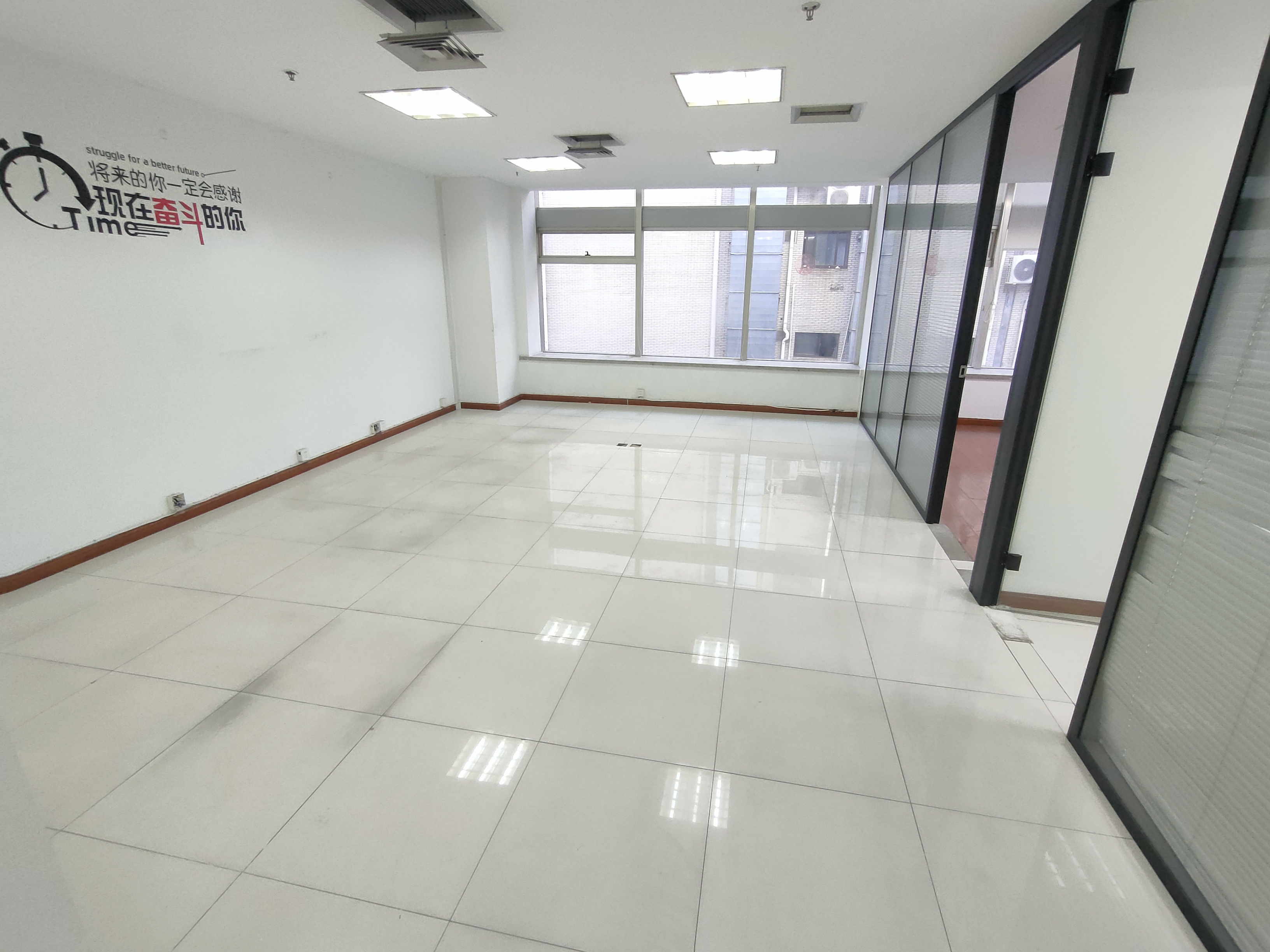 长寿路宝华大厦106平米写字楼出租