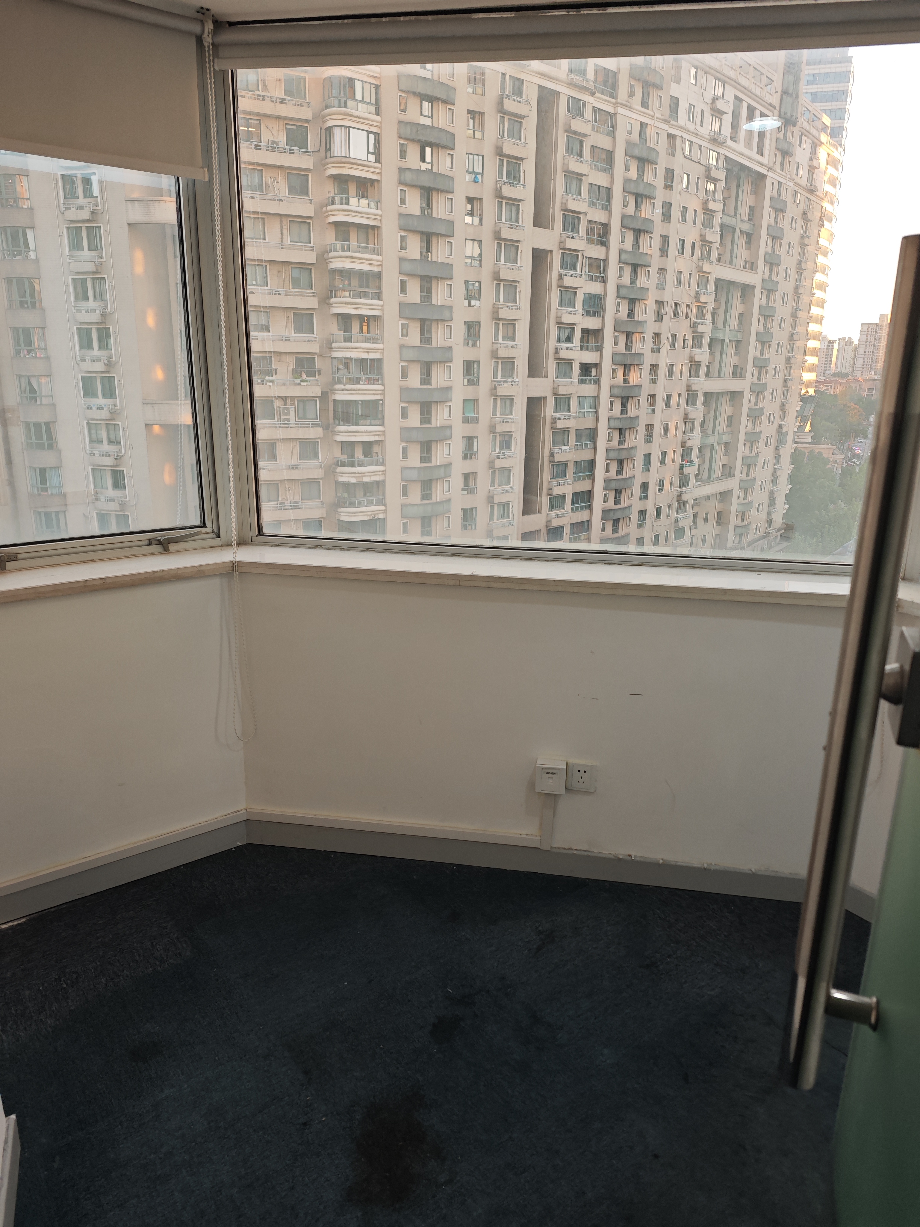 长寿路飞雕商务大厦102平米写字楼出租