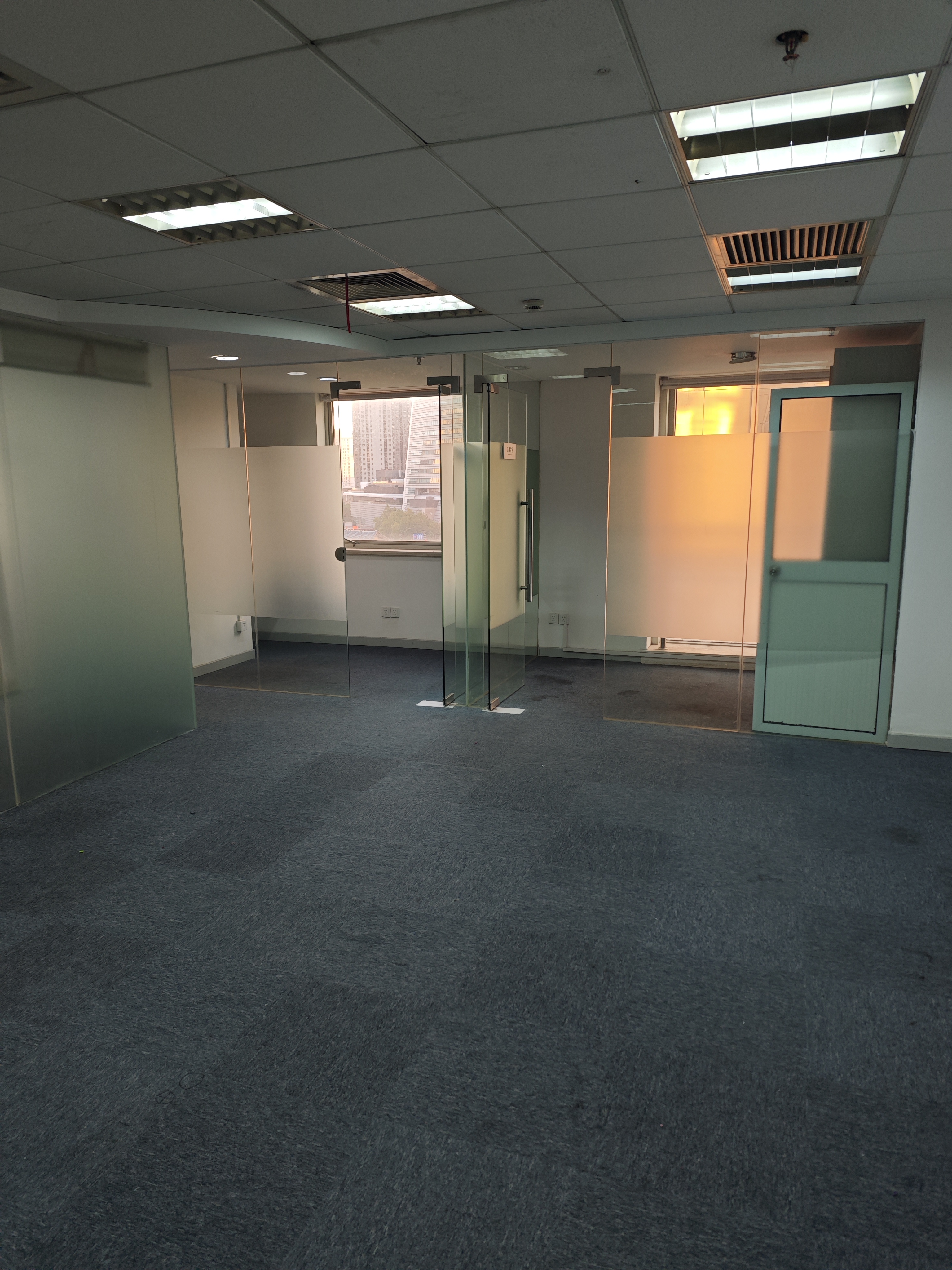 长寿路飞雕商务大厦102平米写字楼出租