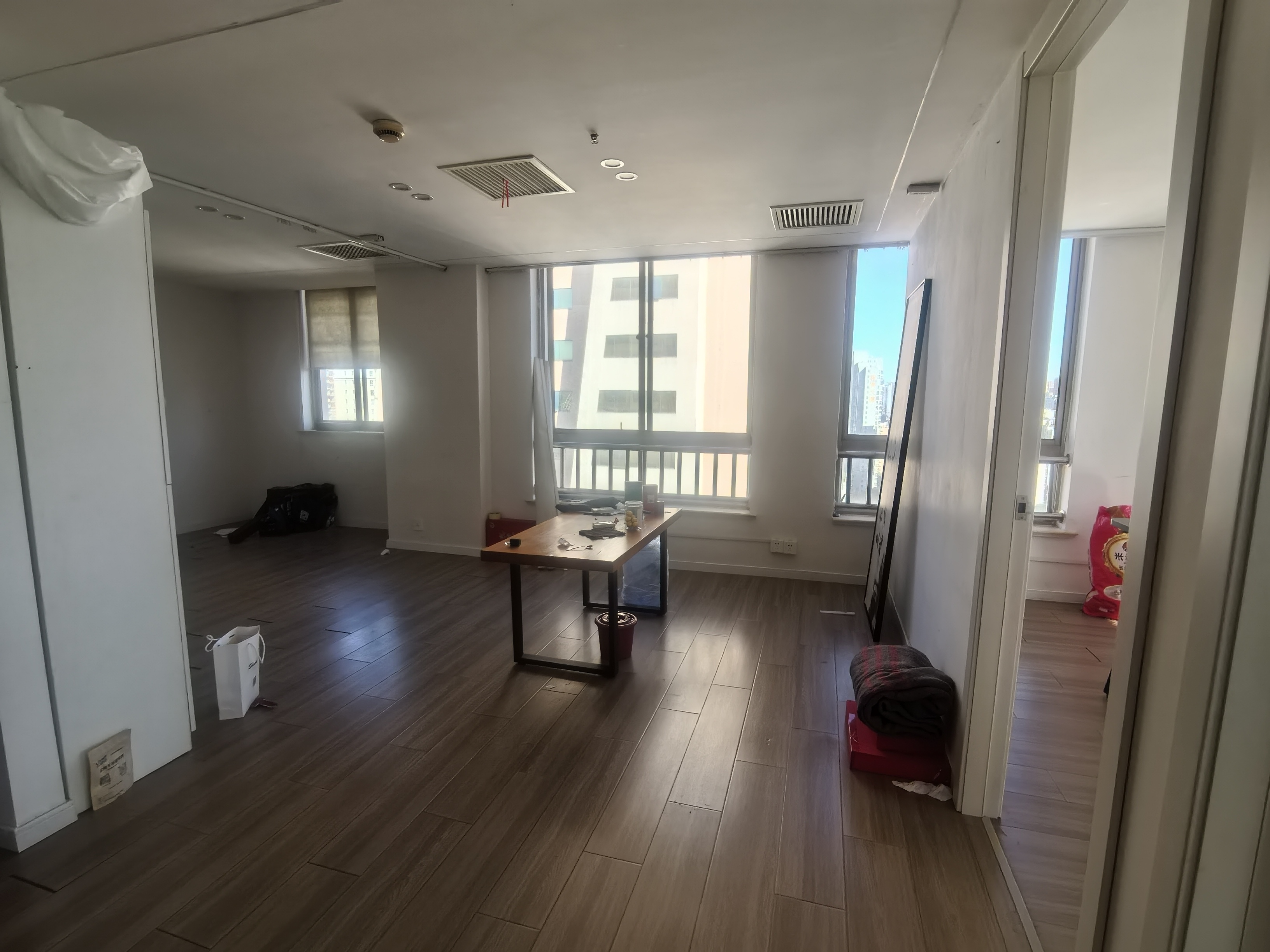 老西门万事利大厦103平米写字楼出租