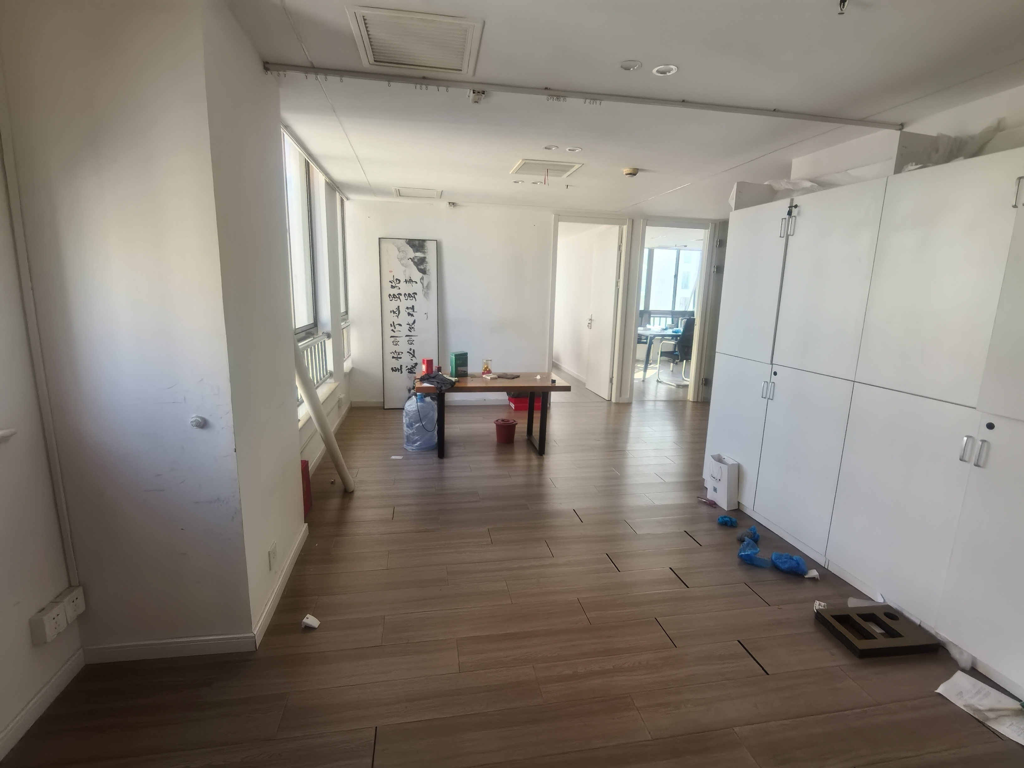 老西门万事利大厦103平米写字楼出租