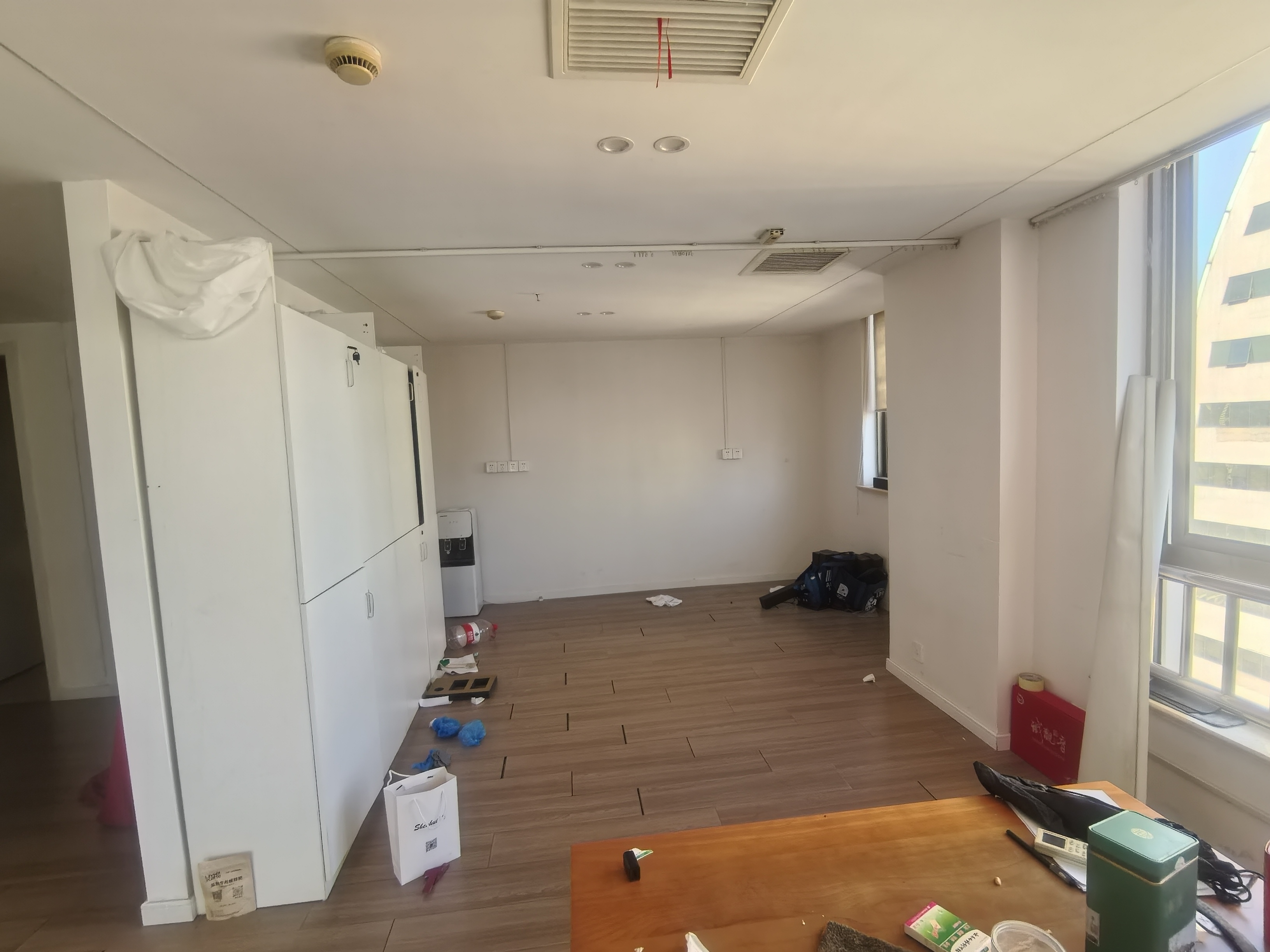 老西门万事利大厦103平米写字楼出租