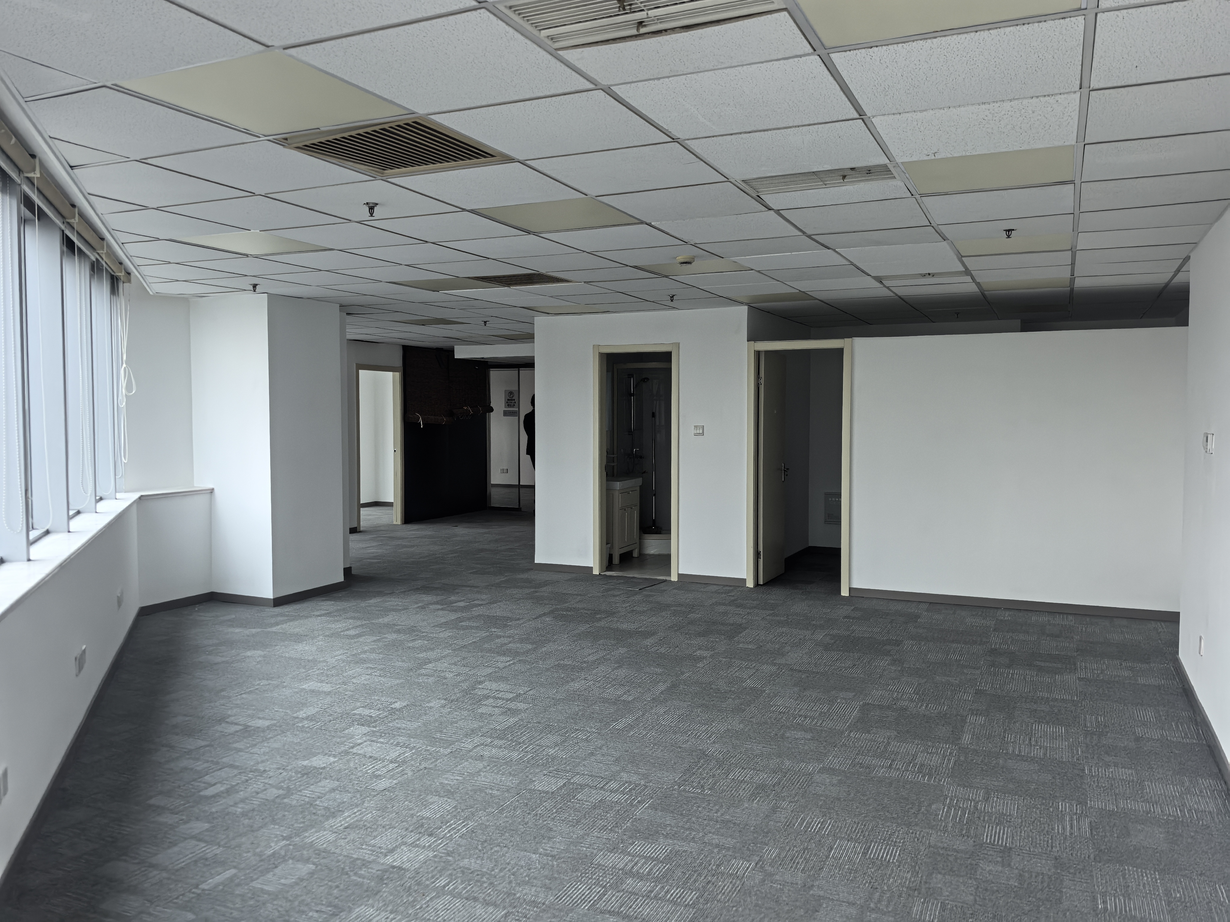 淮海中路淮海中华大厦176平米写字楼出租