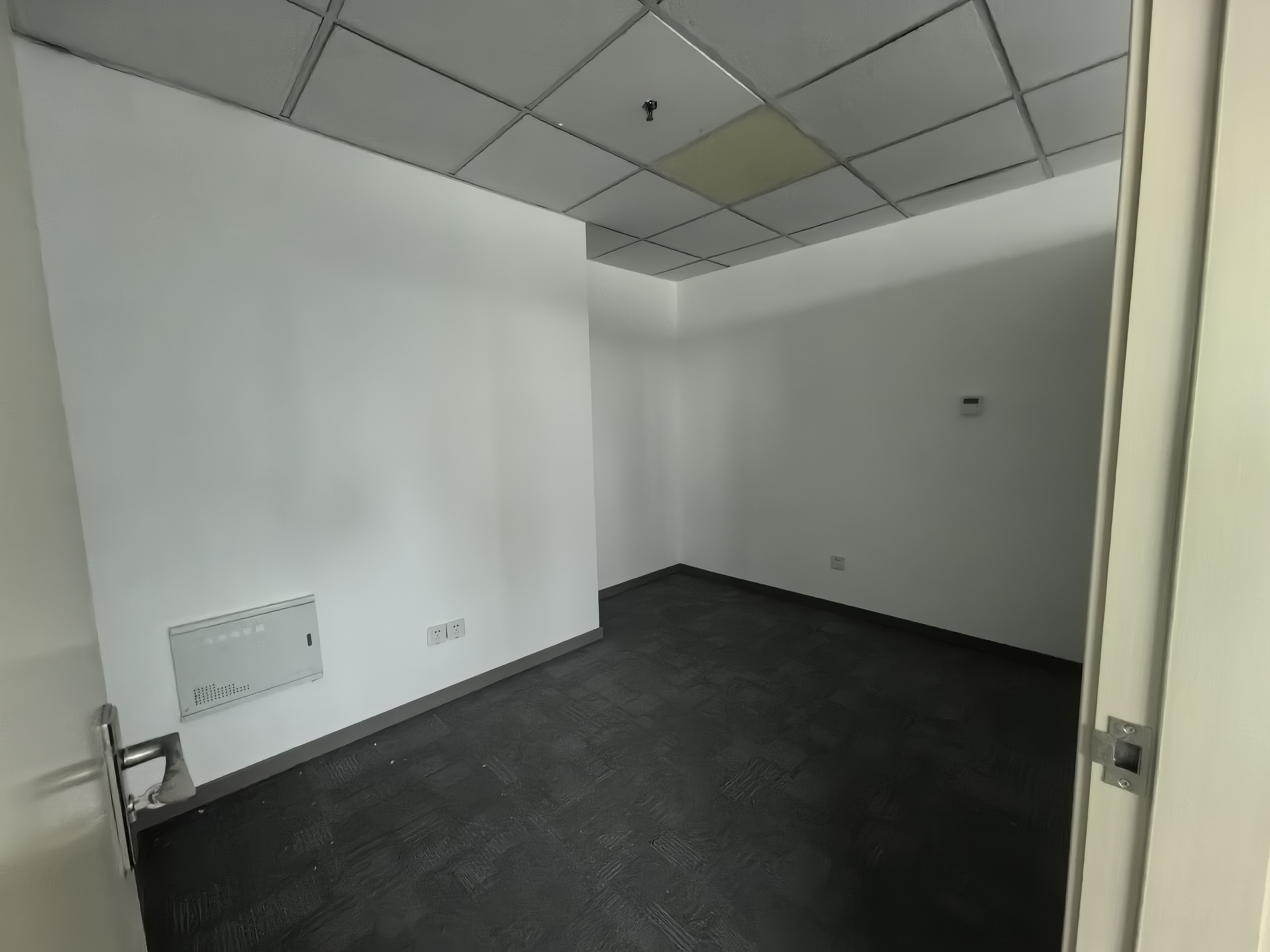 淮海中路淮海中华大厦176平米写字楼出租