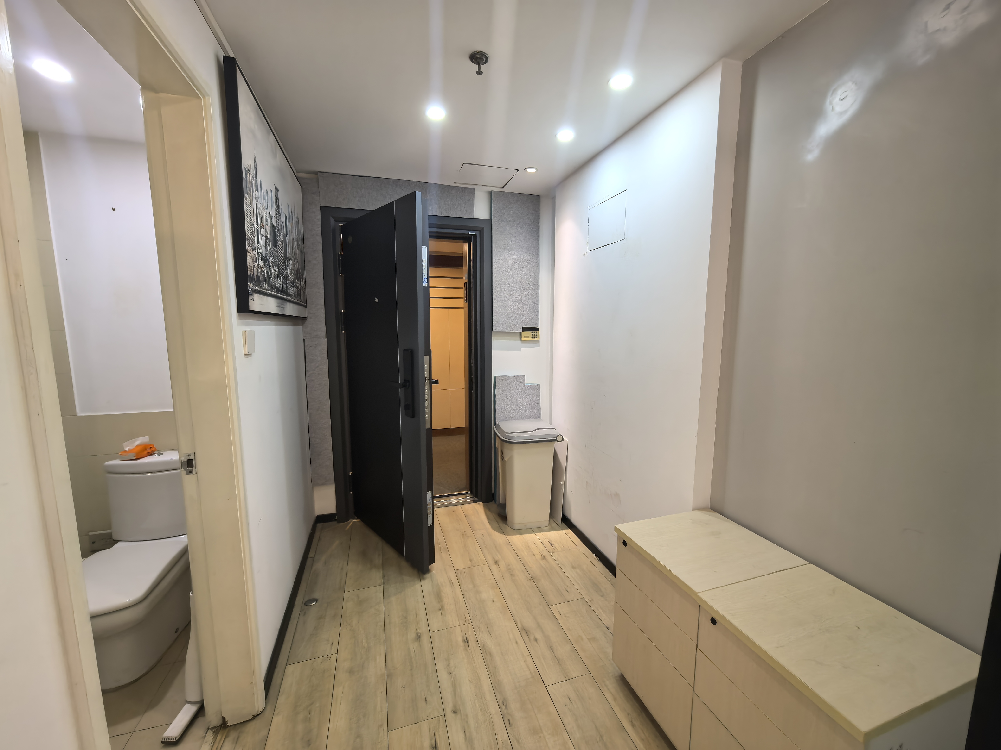 淮海中路淮海中华大厦58平米写字楼出租