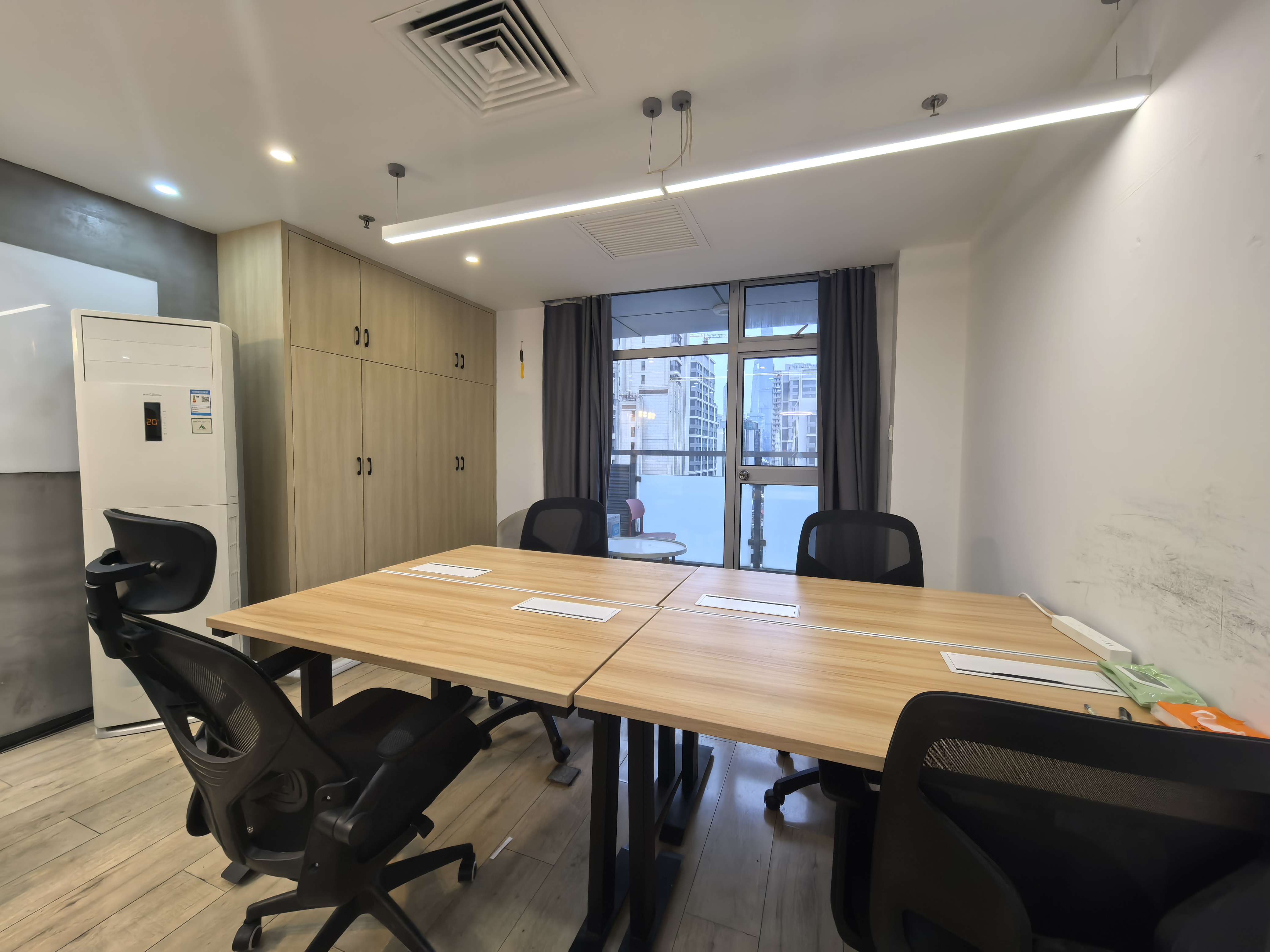 淮海中路淮海中华大厦58平米写字楼出租