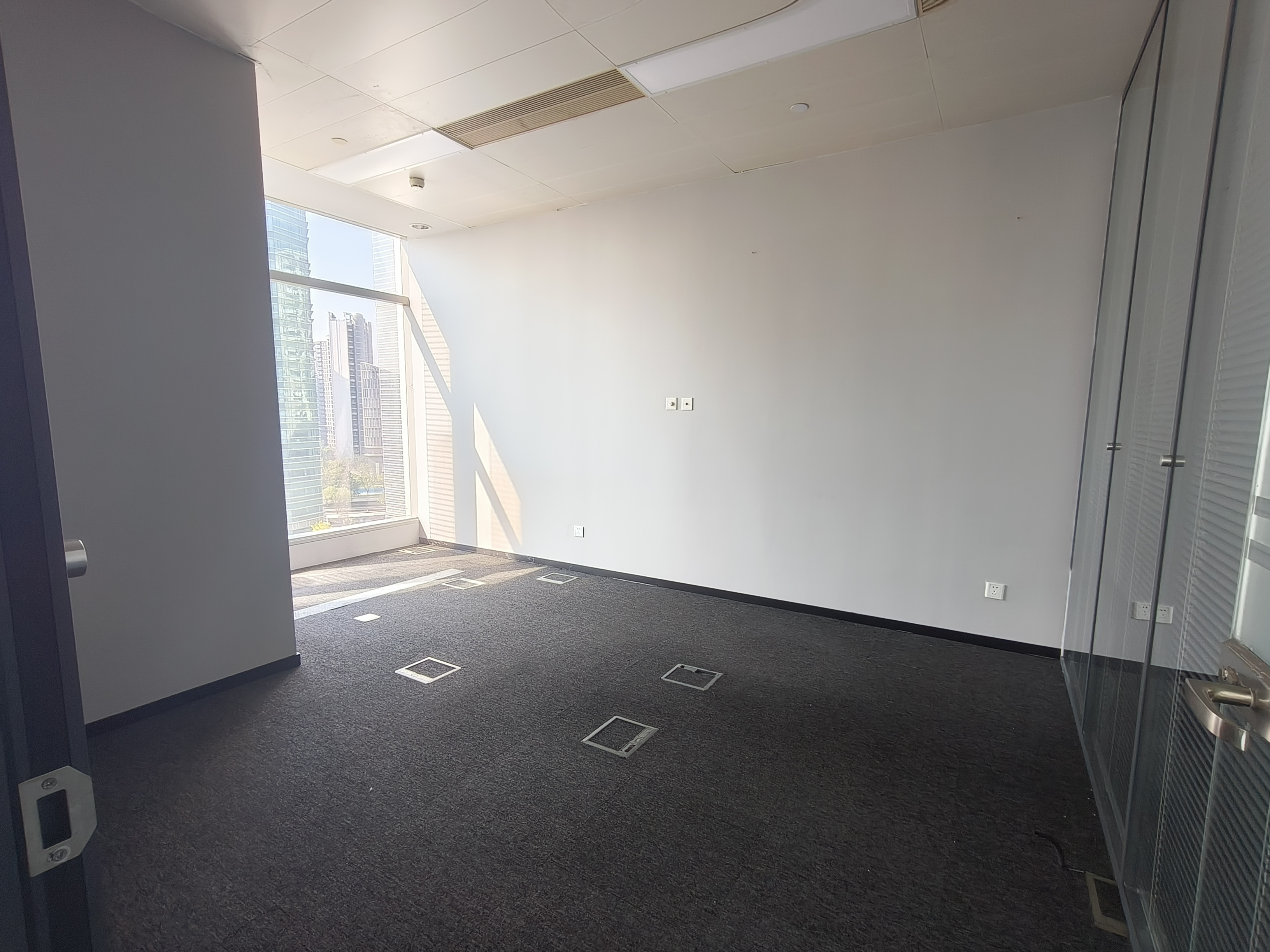 世博滨江绿地海外滩232平米写字楼出租