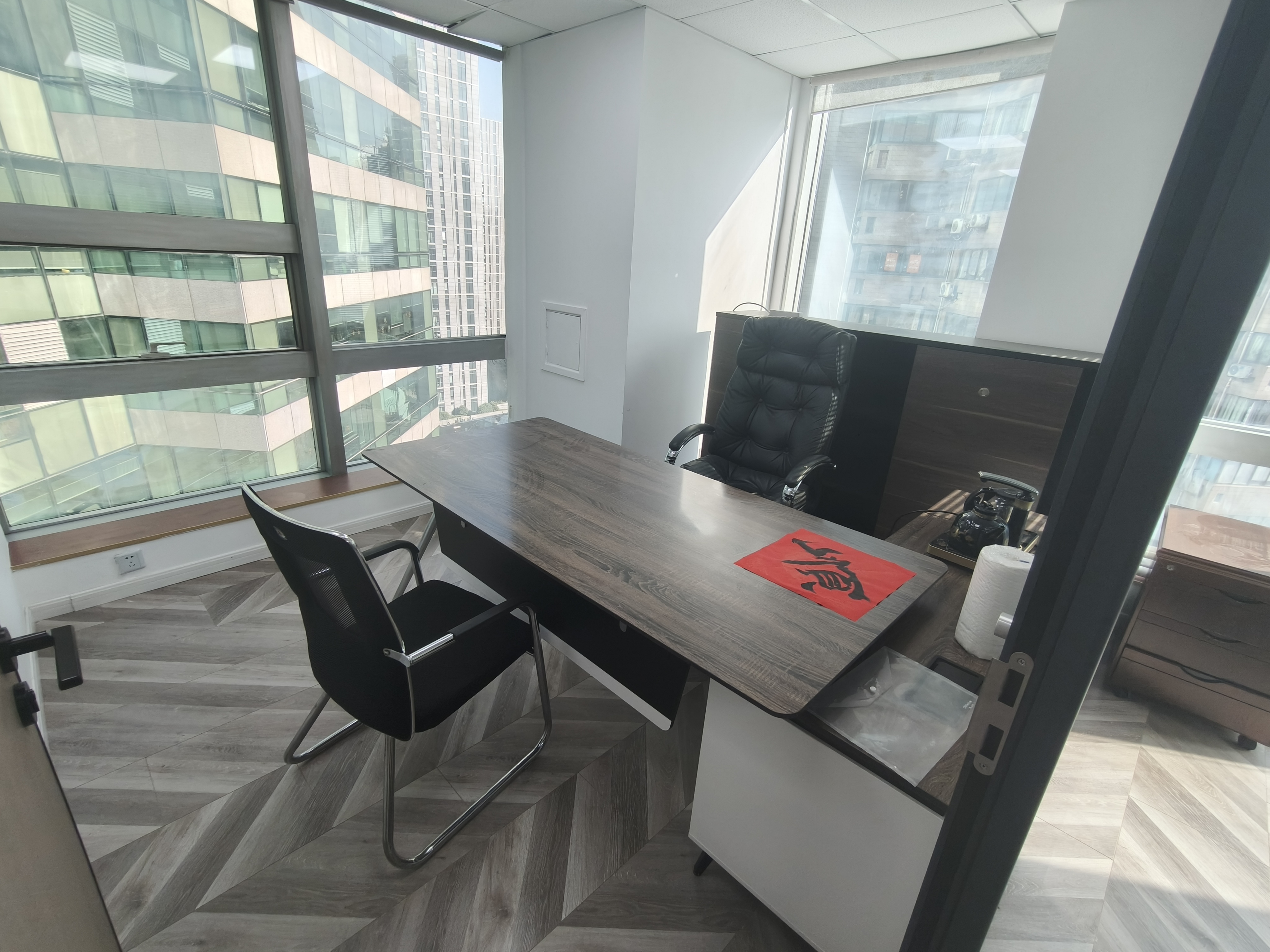 老西门申能国际大厦125平米写字楼出租