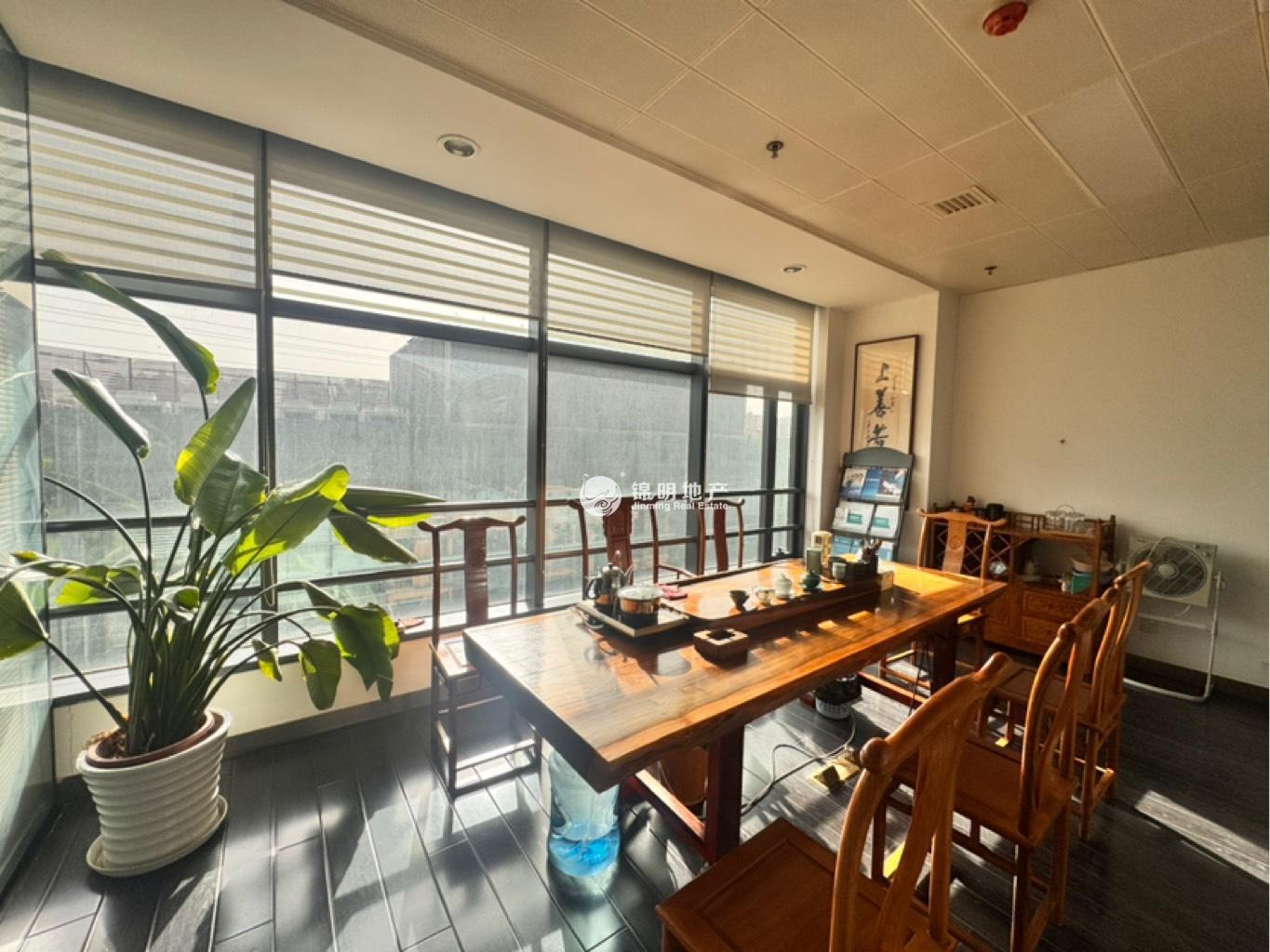 长风赢华国际广场136平米写字楼出租