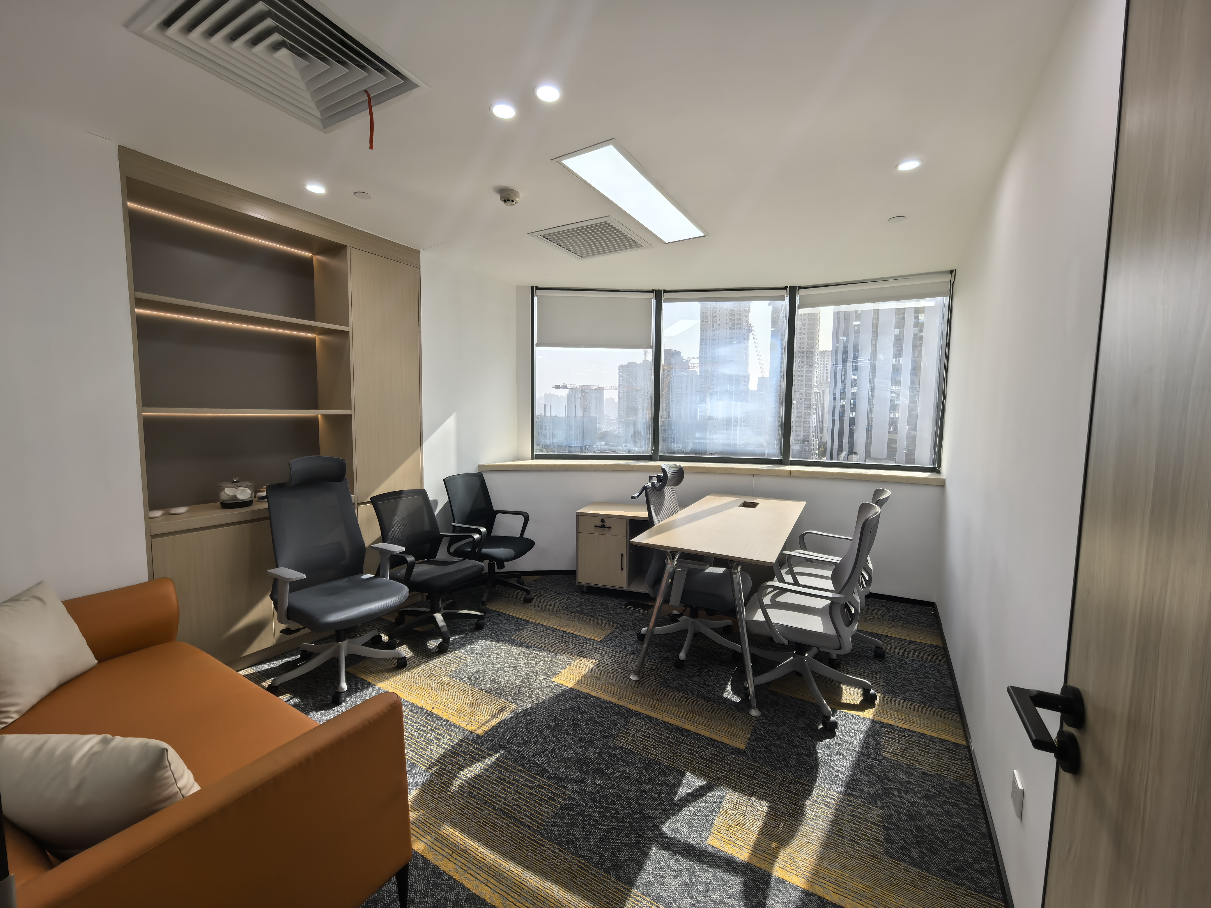 人民广场远洋商业大厦110平米写字楼出租