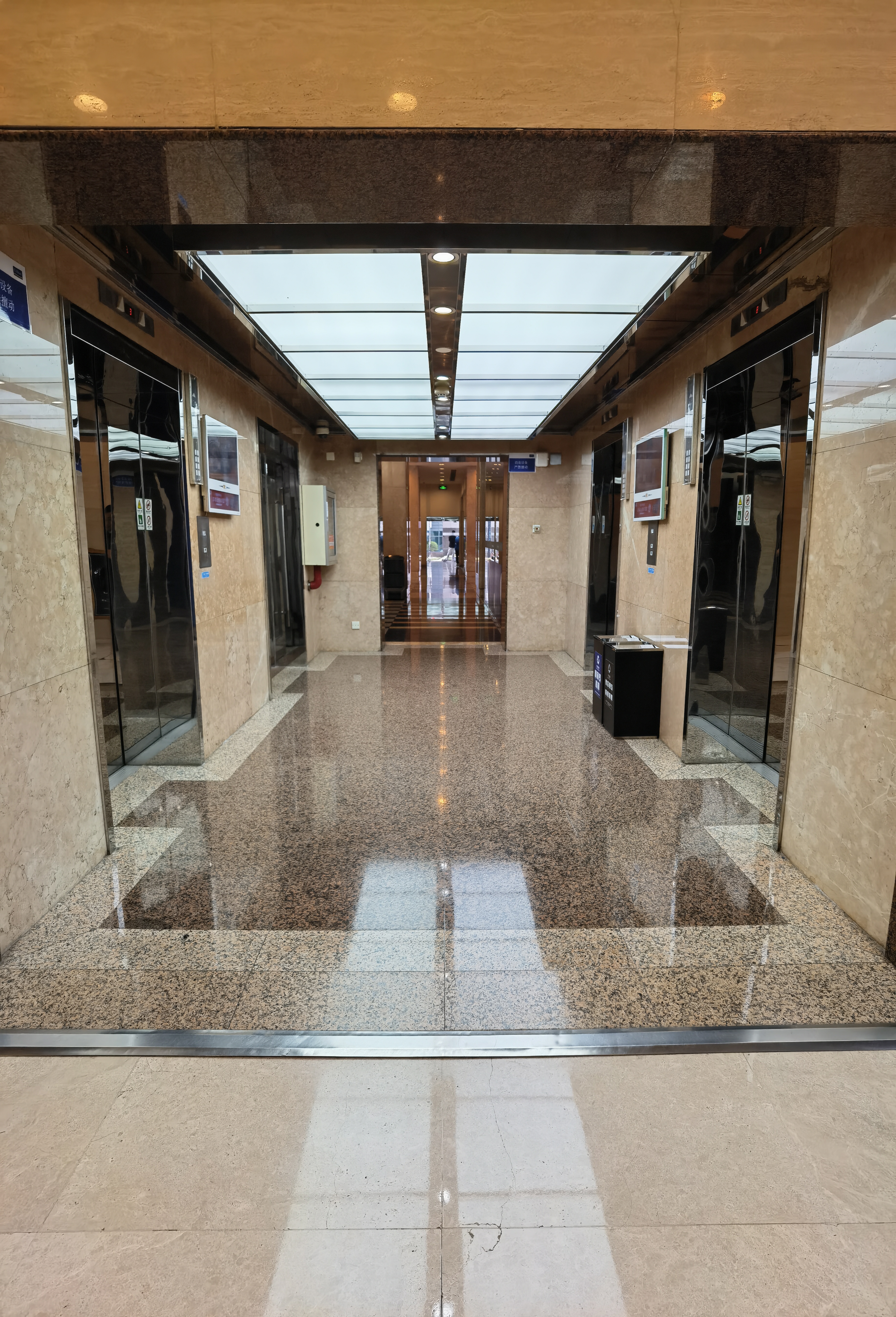 人民广场远洋商业大厦110平米写字楼出租